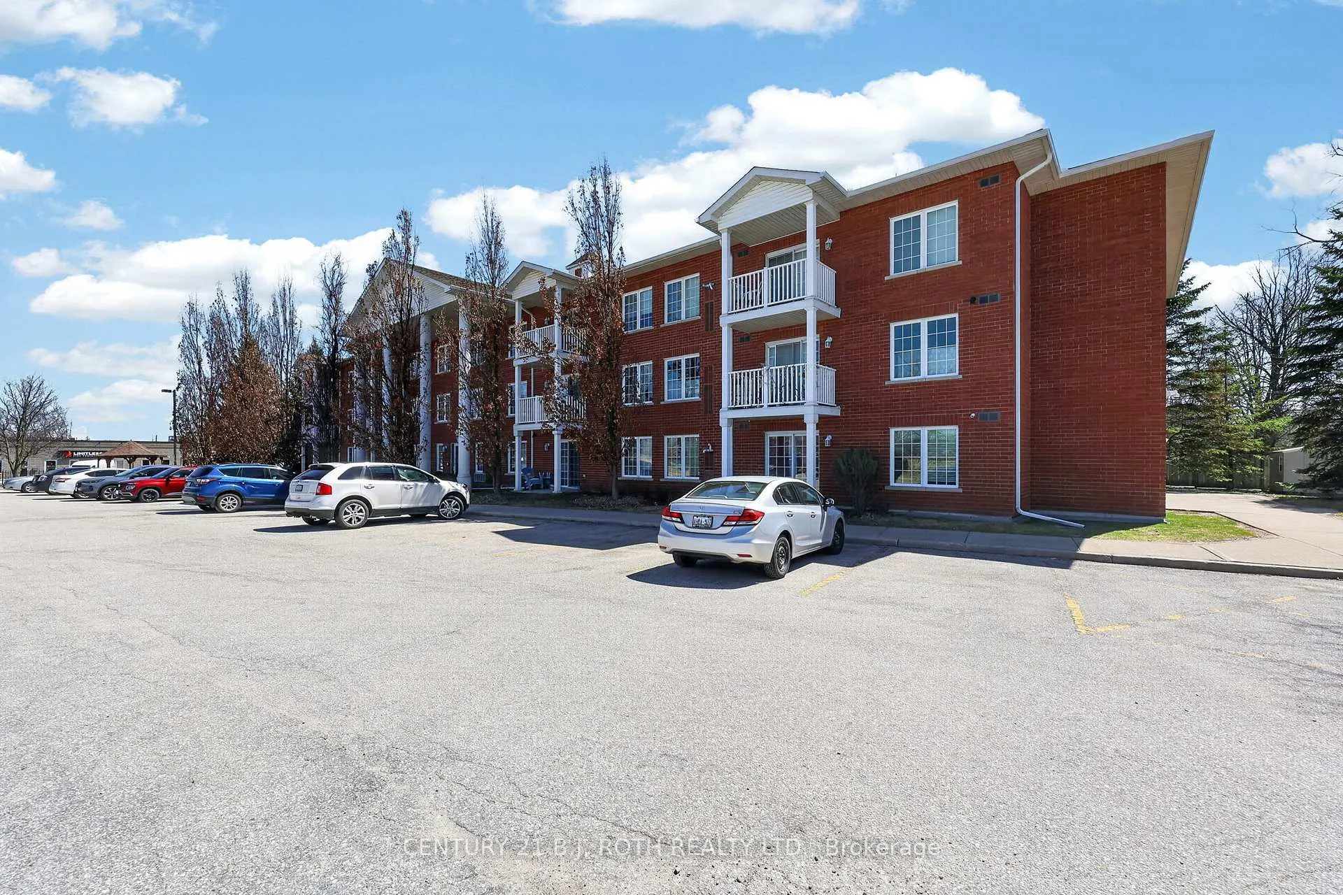 Photo 3 of Unit 116, 49 Jacobs Terrace, Barrie, Allandale — HOMEH