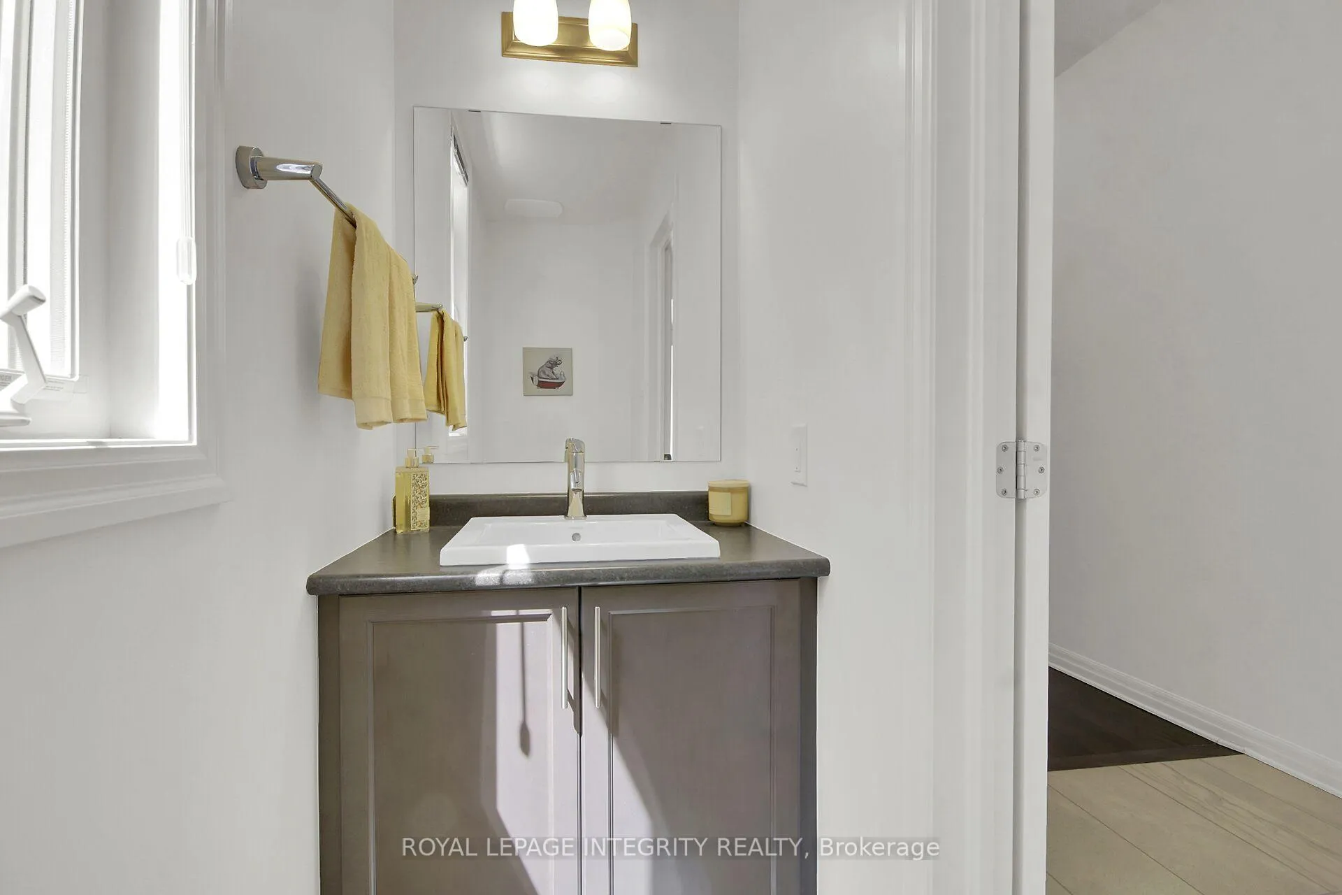 Photo 5 of 310 Broadridge Crescent, Ottawa, Mer Bleue/Bradley Estates/Anderson Park — HOMEH