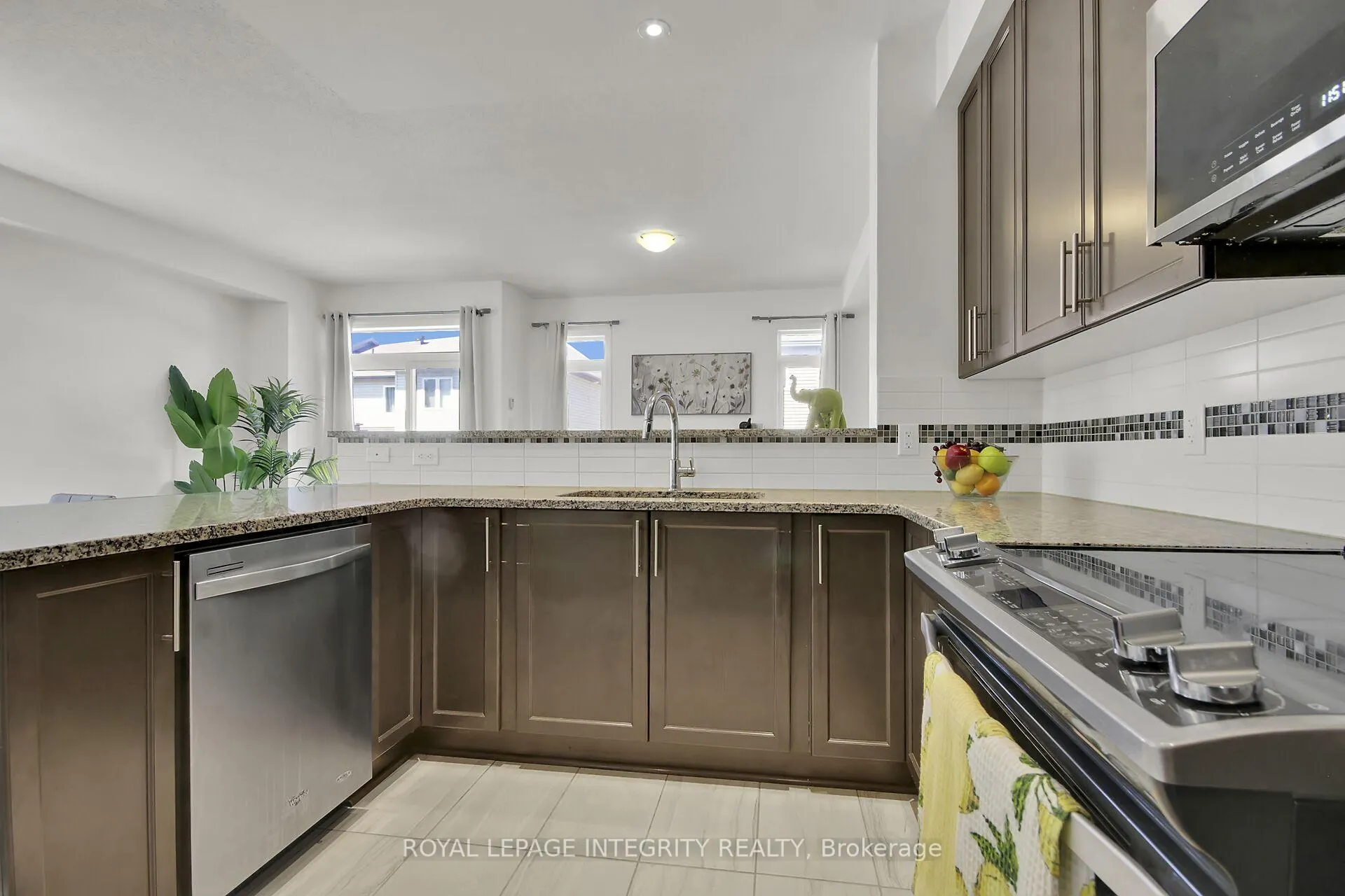 Photo 8 of 310 Broadridge Crescent, Ottawa, Mer Bleue/Bradley Estates/Anderson Park — HOMEH