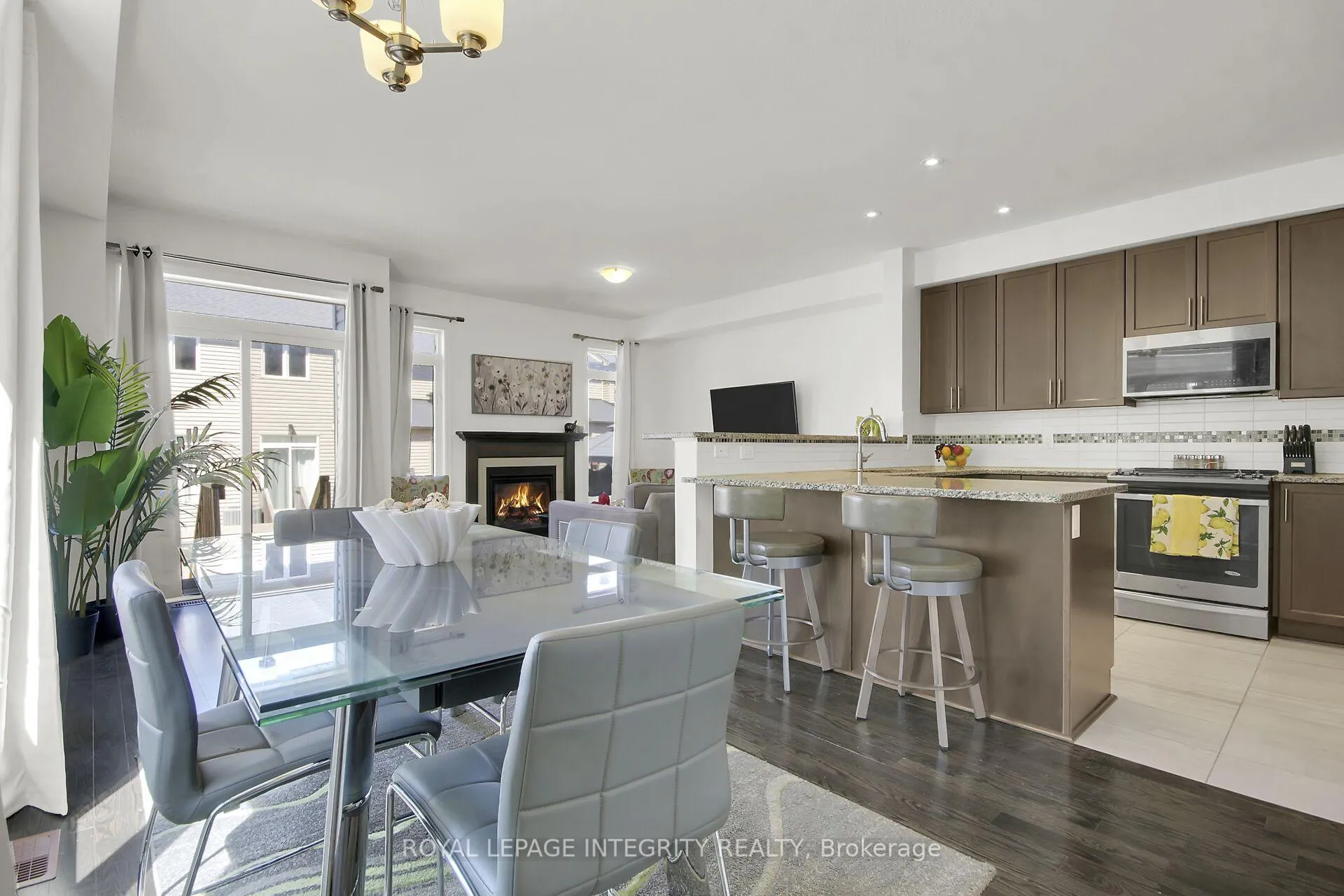 Photo 16 of 310 Broadridge Crescent, Ottawa, Mer Bleue/Bradley Estates/Anderson Park — HOMEH