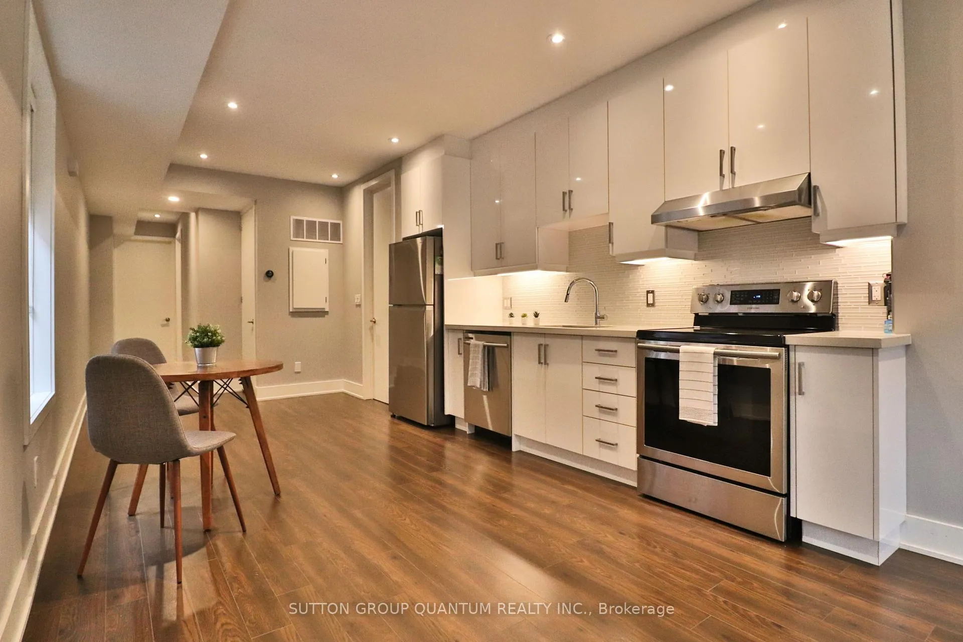 Photo 4 of Unit Main, 35 Cloverdale Road, Toronto, Weston-Pellam Park — HOMEH