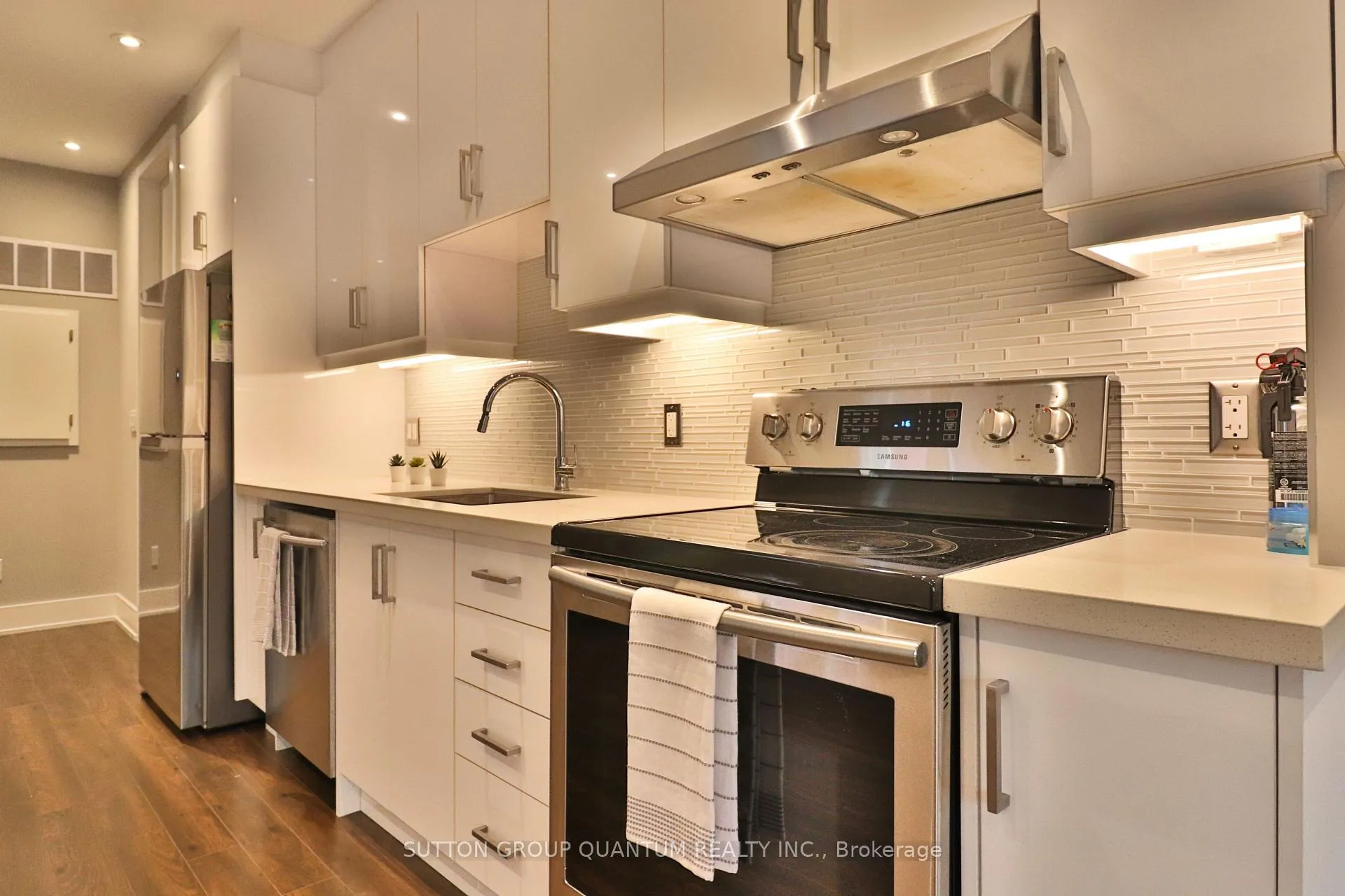 Photo 5 of Unit Main, 35 Cloverdale Road, Toronto, Weston-Pellam Park — HOMEH