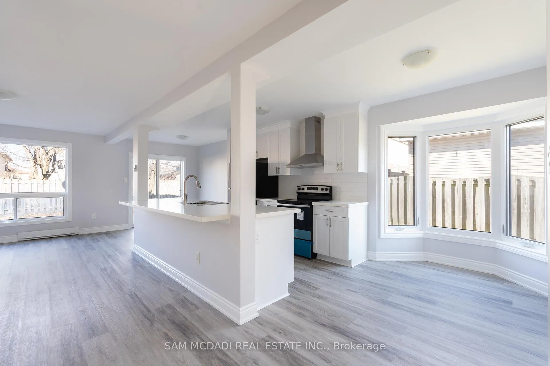 Photo 3 of 9 Birchfield Drive, Clarington, Courtice — HOMEH