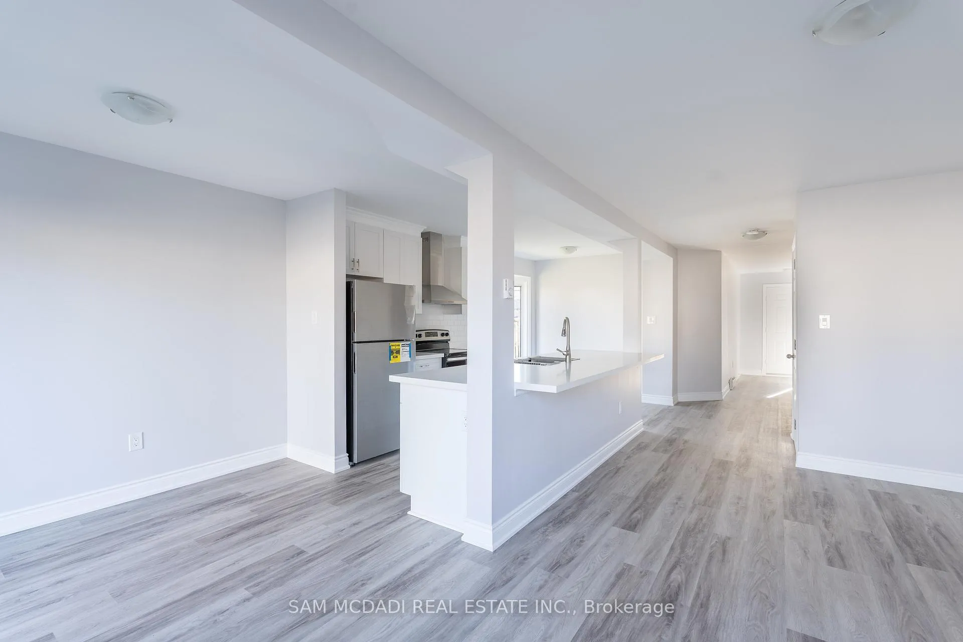Photo 5 of 9 Birchfield Drive, Clarington, Courtice — HOMEH