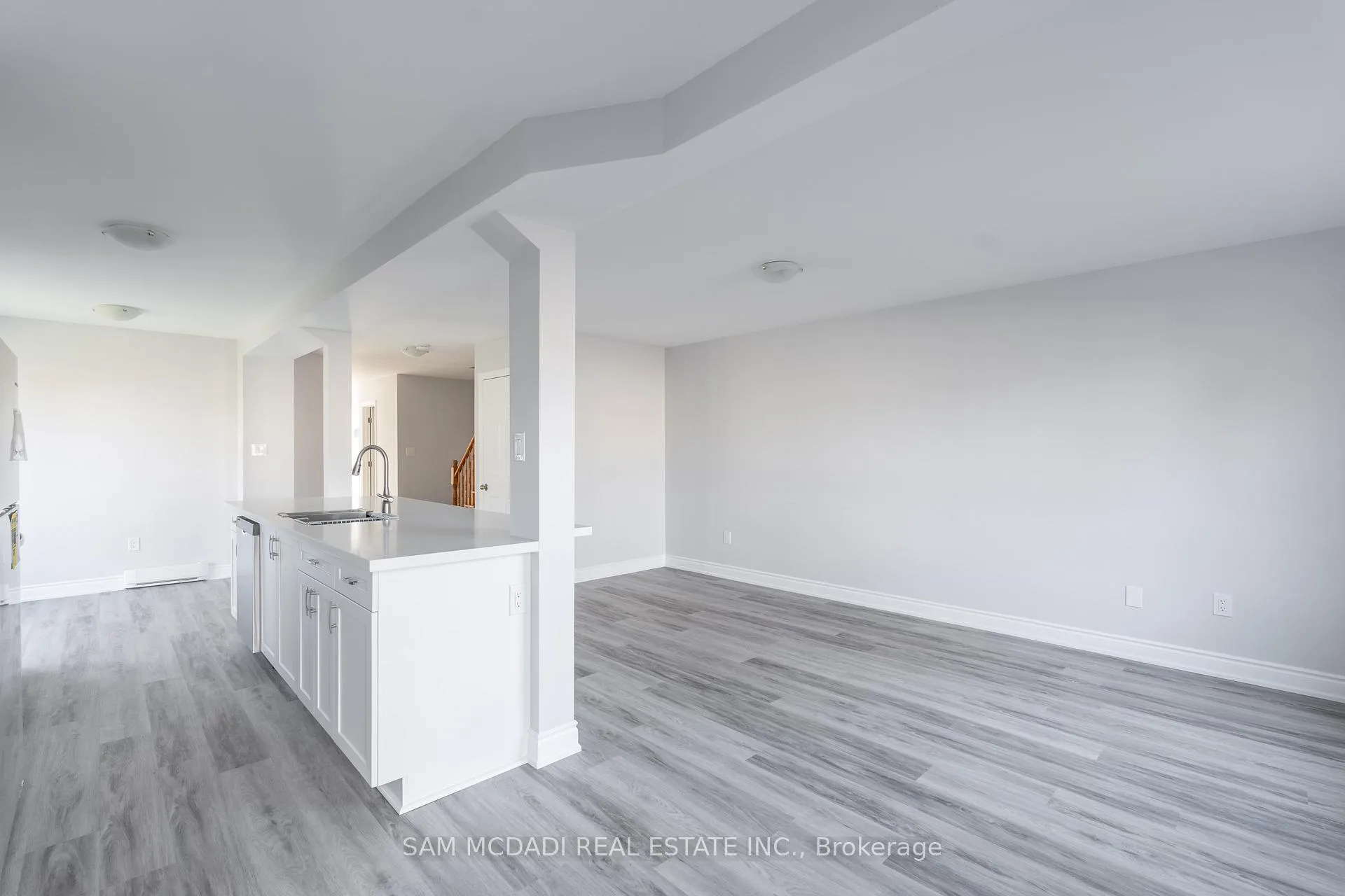 Photo 7 of 9 Birchfield Drive, Clarington, Courtice — HOMEH