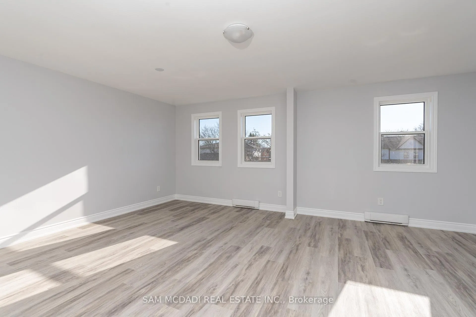Photo 10 of 9 Birchfield Drive, Clarington, Courtice — HOMEH
