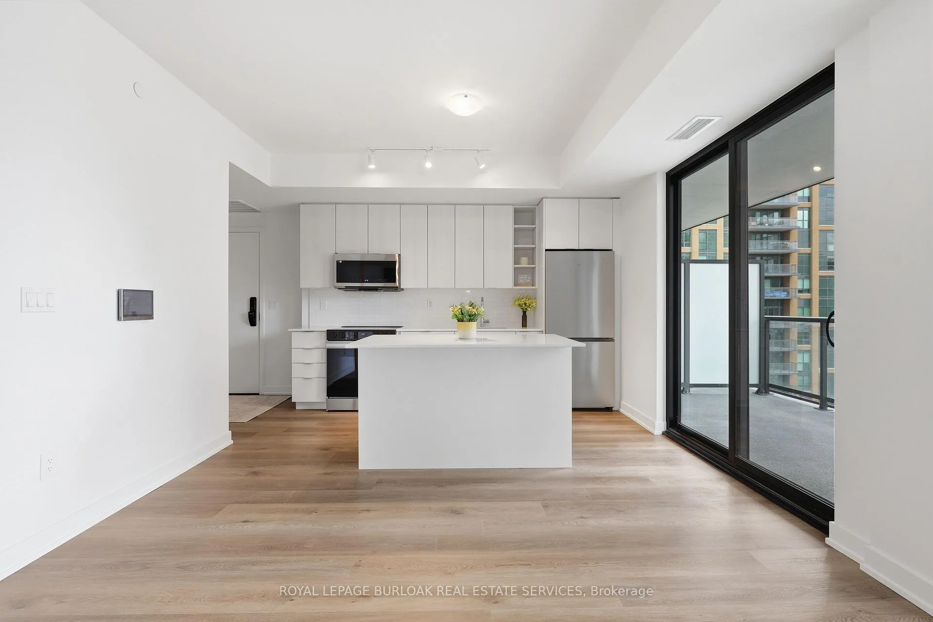Photo 4 of Unit 609, 2075 Lakeshore Road, Burlington, Brant — HOMEH