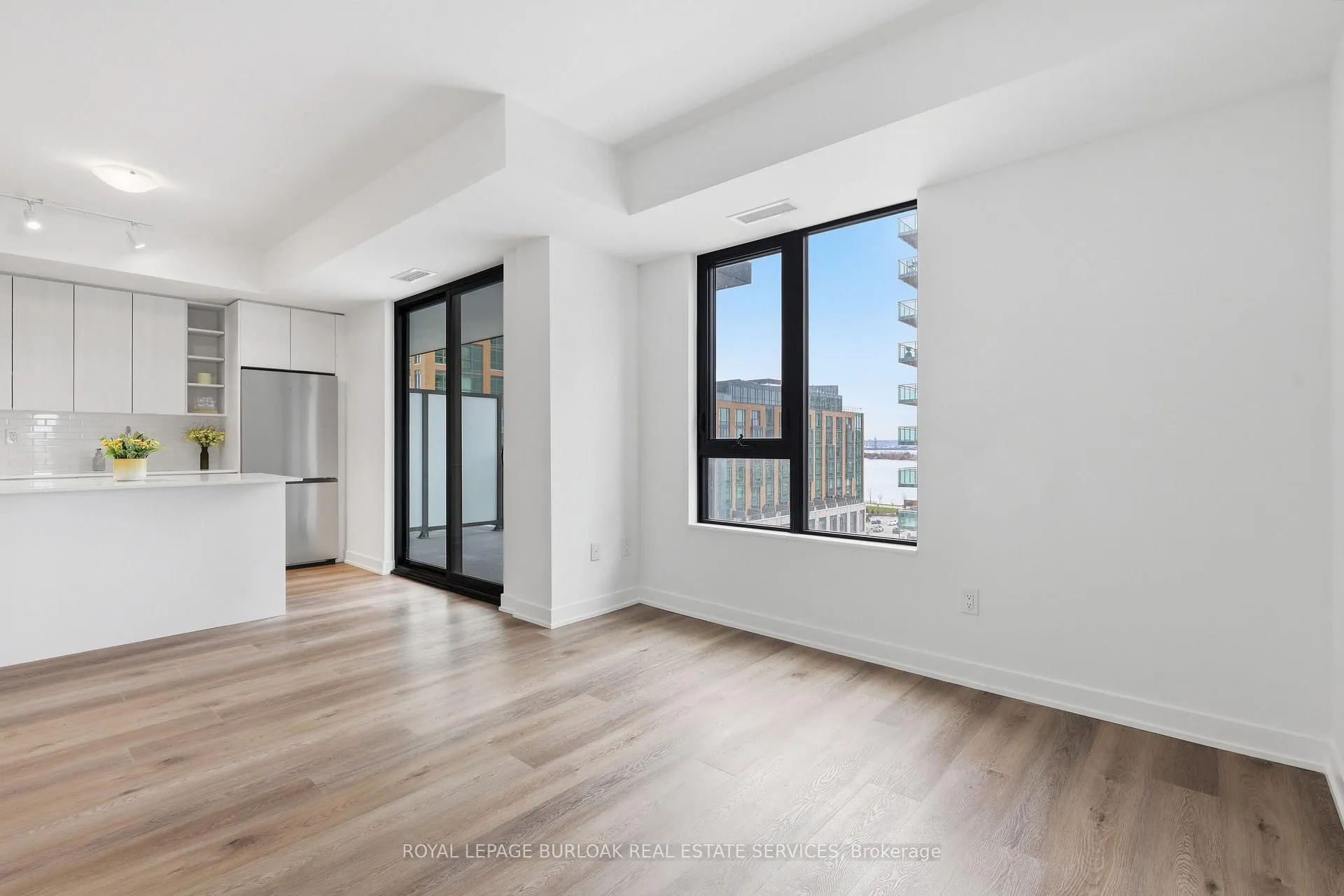 Photo 6 of Unit 609, 2075 Lakeshore Road, Burlington, Brant — HOMEH