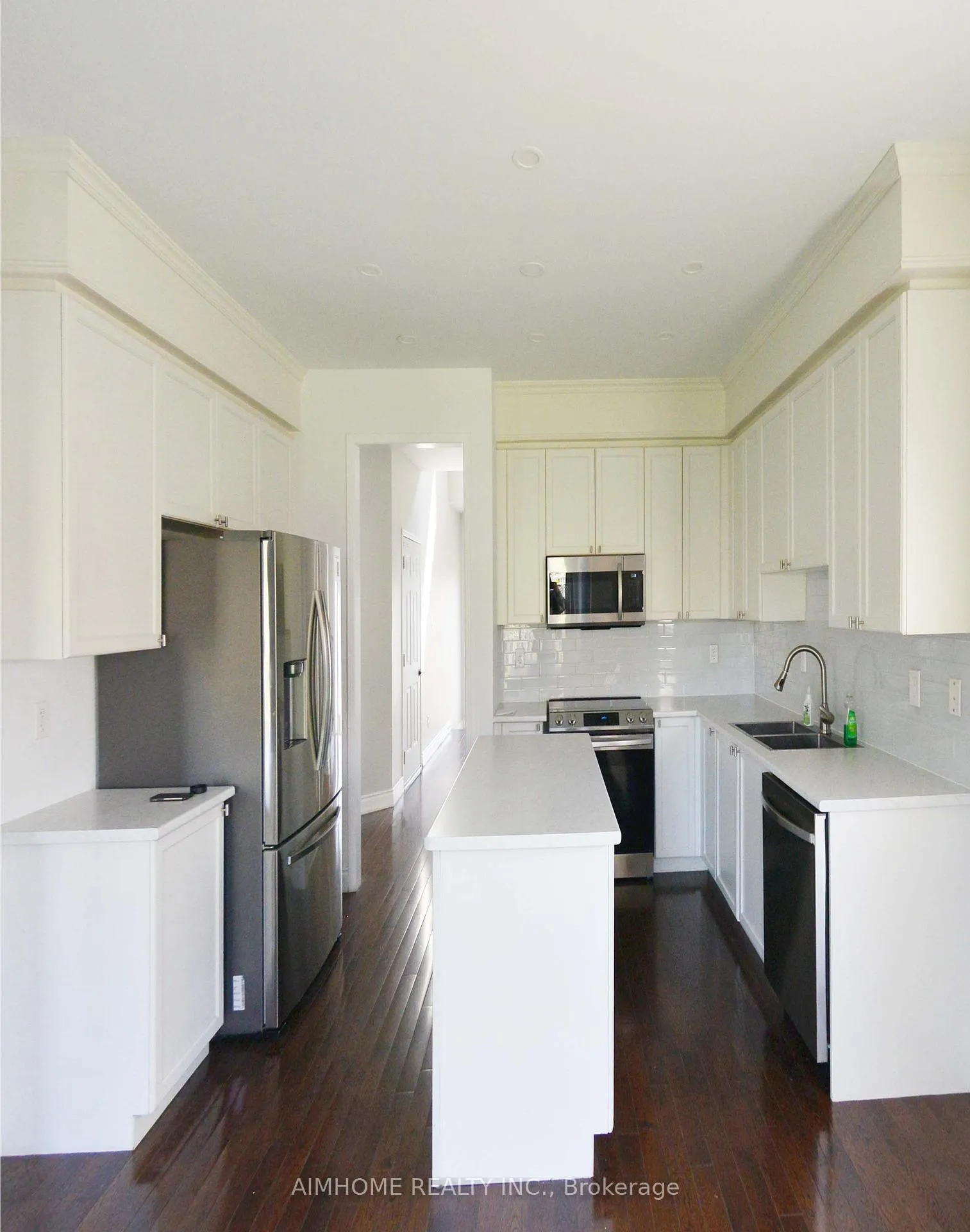 Photo 3 of 977 Kennedy Circle N, Milton, Coates — HOMEH