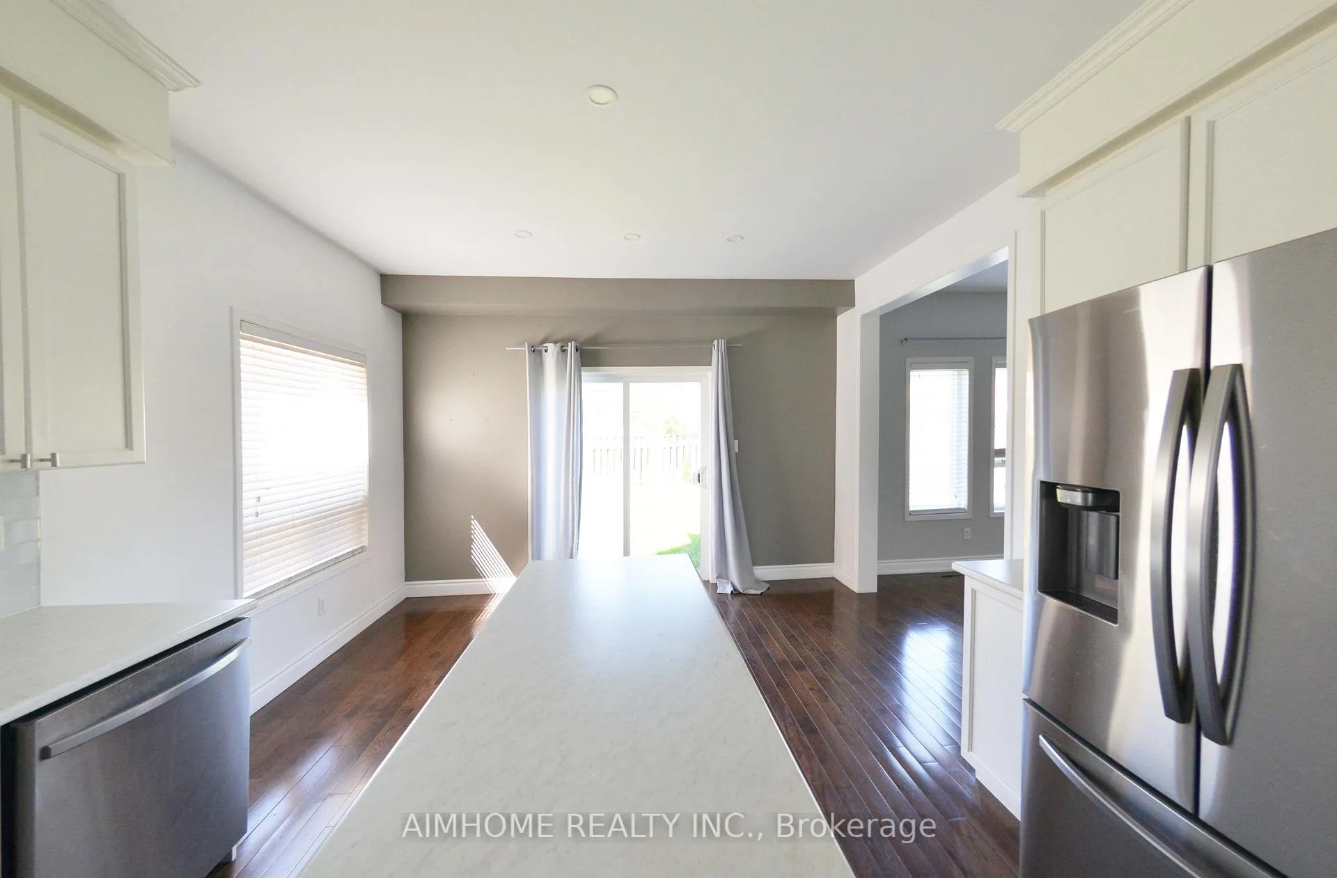 Photo 4 of 977 Kennedy Circle N, Milton, Coates — HOMEH