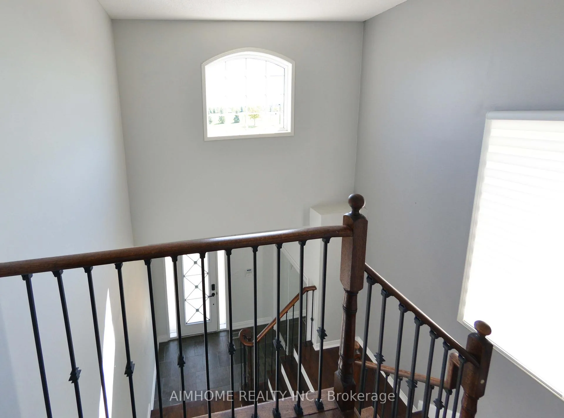 Photo 8 of 977 Kennedy Circle N, Milton, Coates — HOMEH