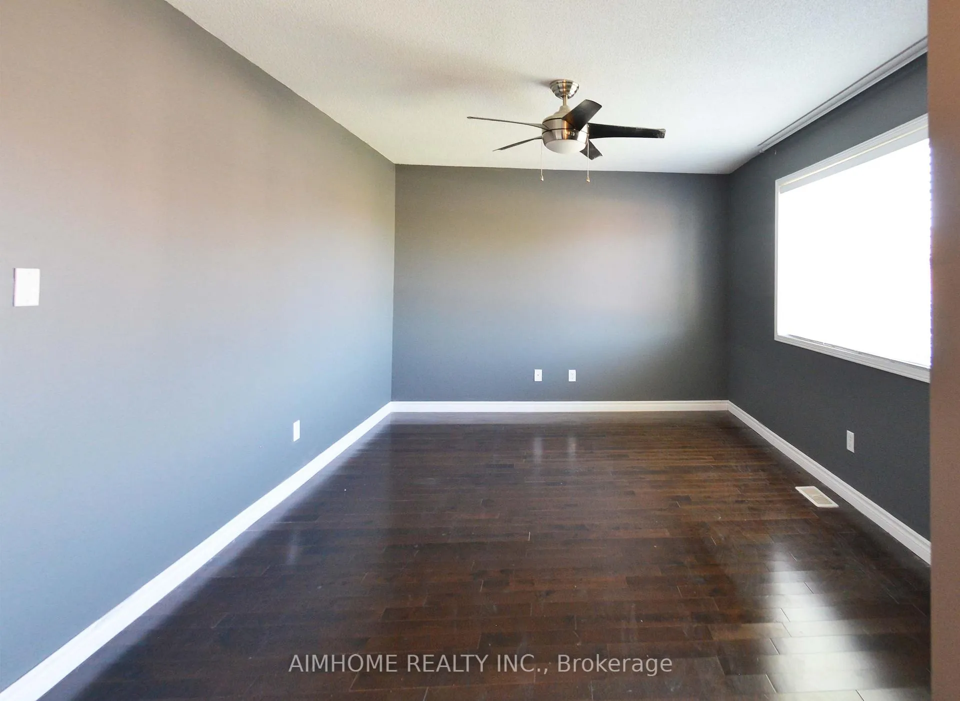 Photo 12 of 977 Kennedy Circle N, Milton, Coates — HOMEH
