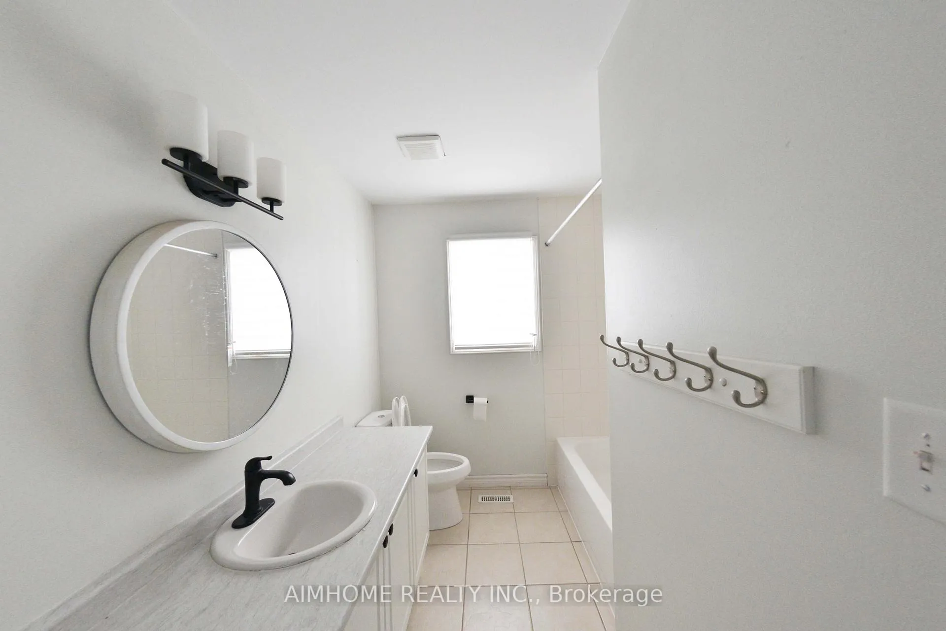 Photo 14 of 977 Kennedy Circle N, Milton, Coates — HOMEH