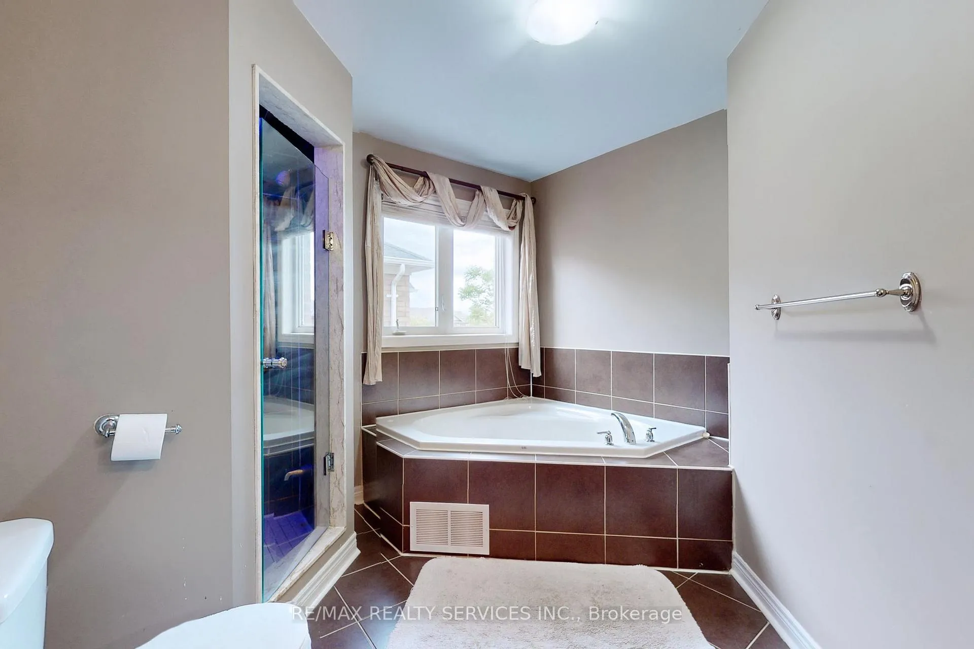 Photo 25 of 41 Amaranth Crescent, Brampton, Northwest Sandalwood Parkway — HOMEH