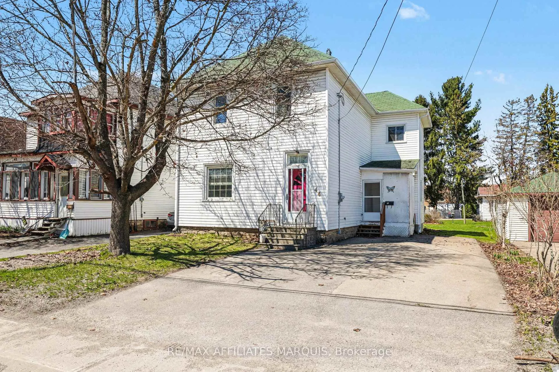 Photo 1 of 44 Cornelia Street E, Smiths Falls — HOMEH