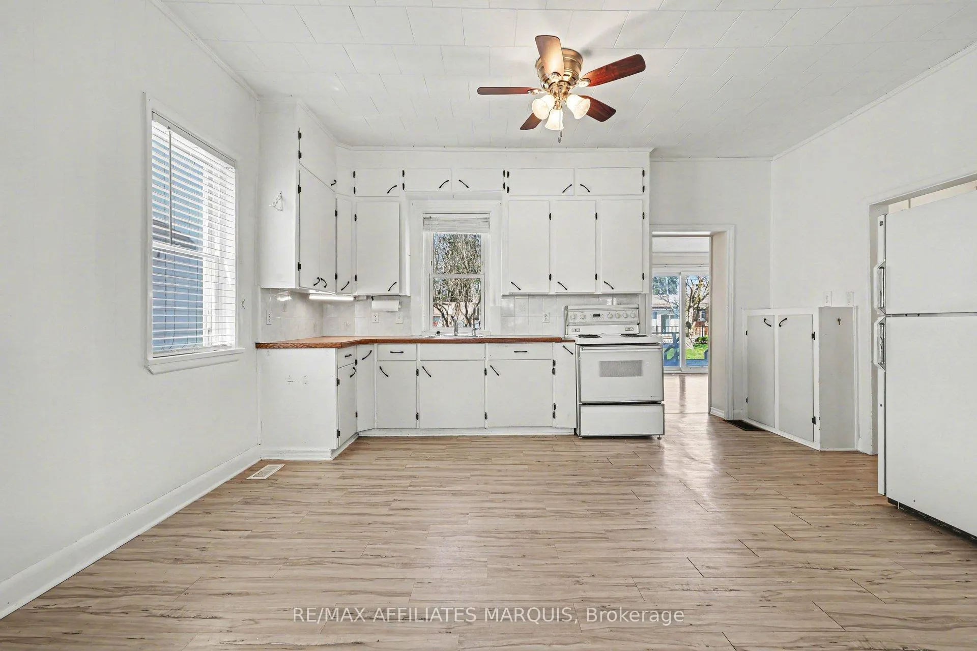 Photo 7 of 44 Cornelia Street E, Smiths Falls — HOMEH