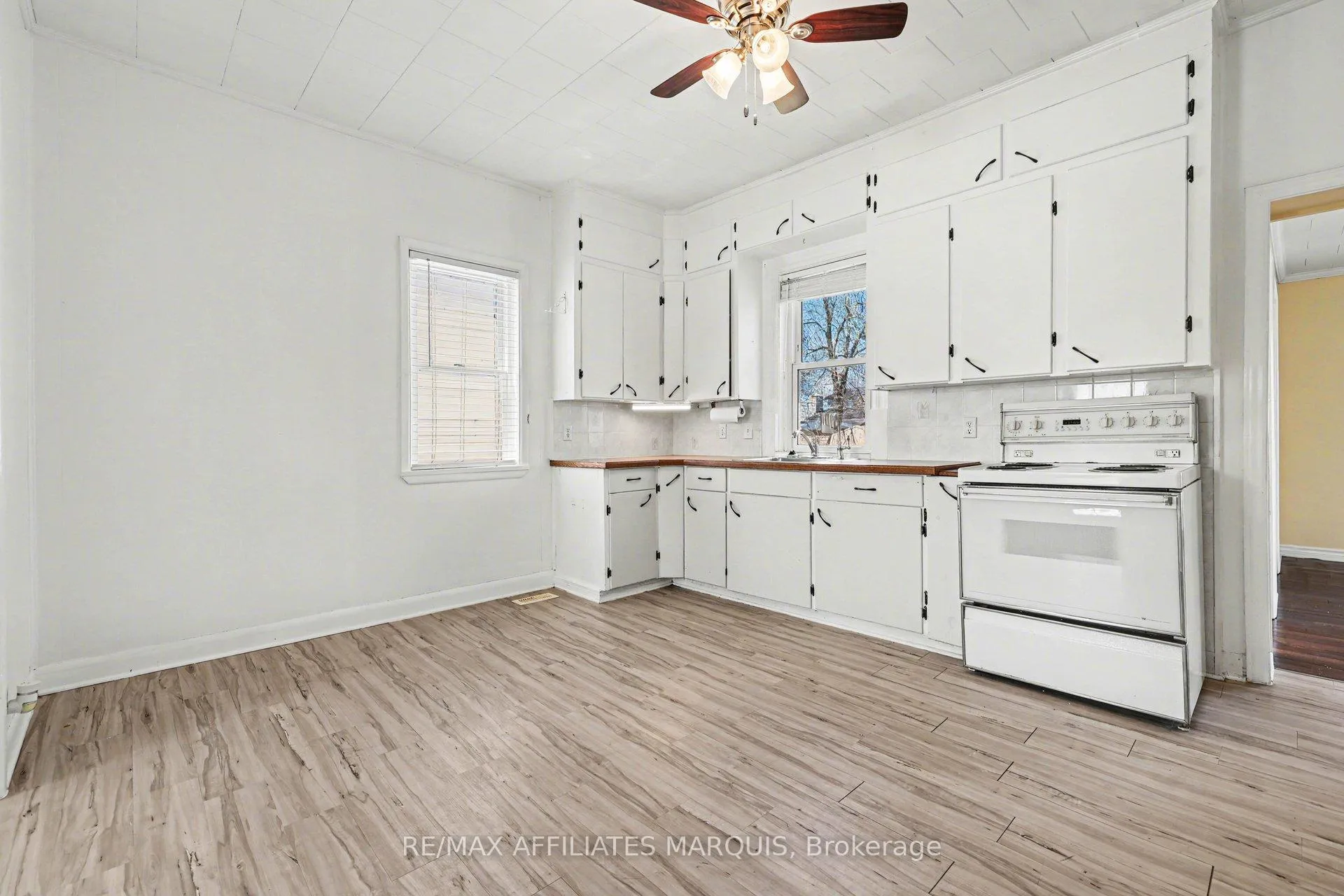 Photo 8 of 44 Cornelia Street E, Smiths Falls — HOMEH