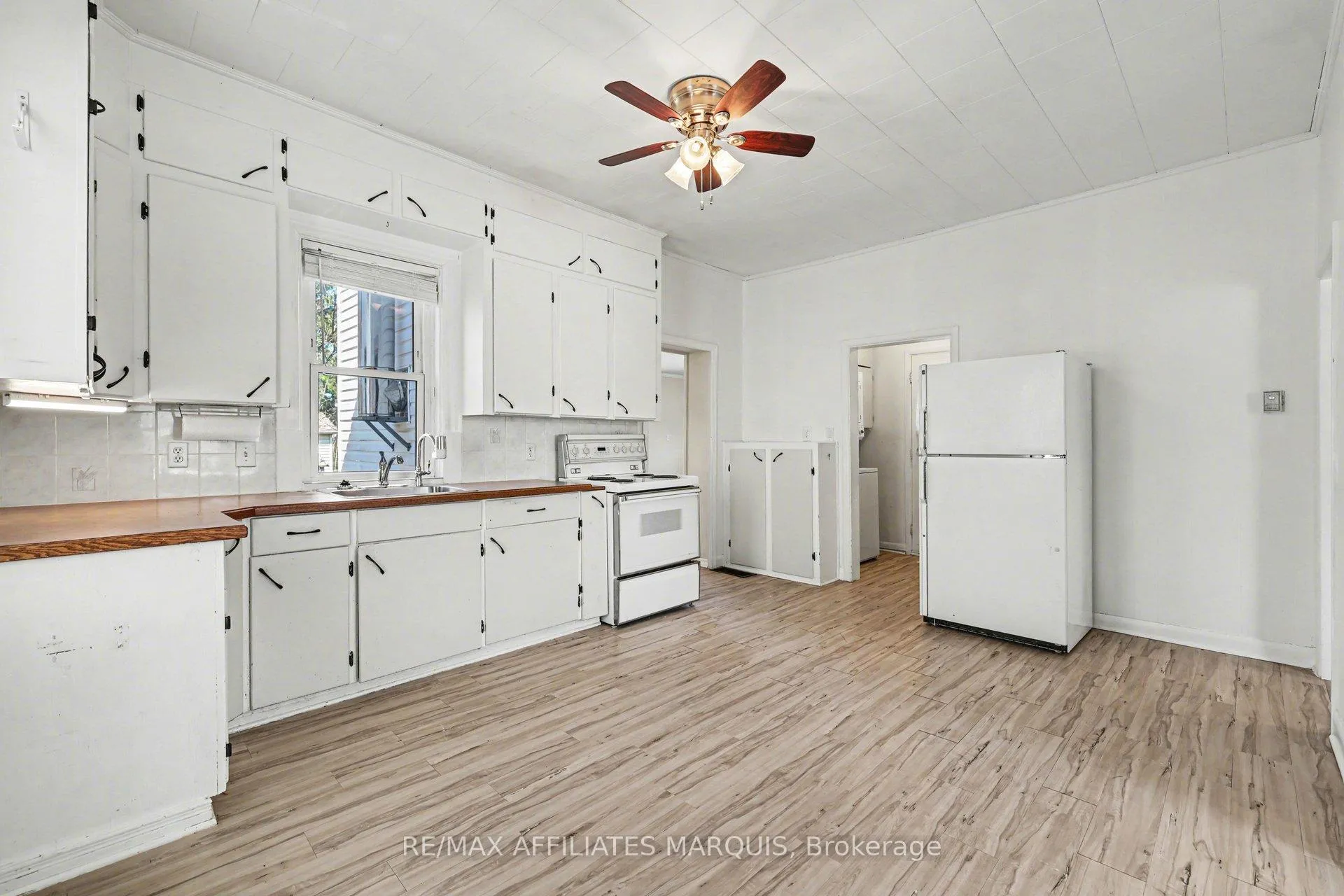 Photo 9 of 44 Cornelia Street E, Smiths Falls — HOMEH