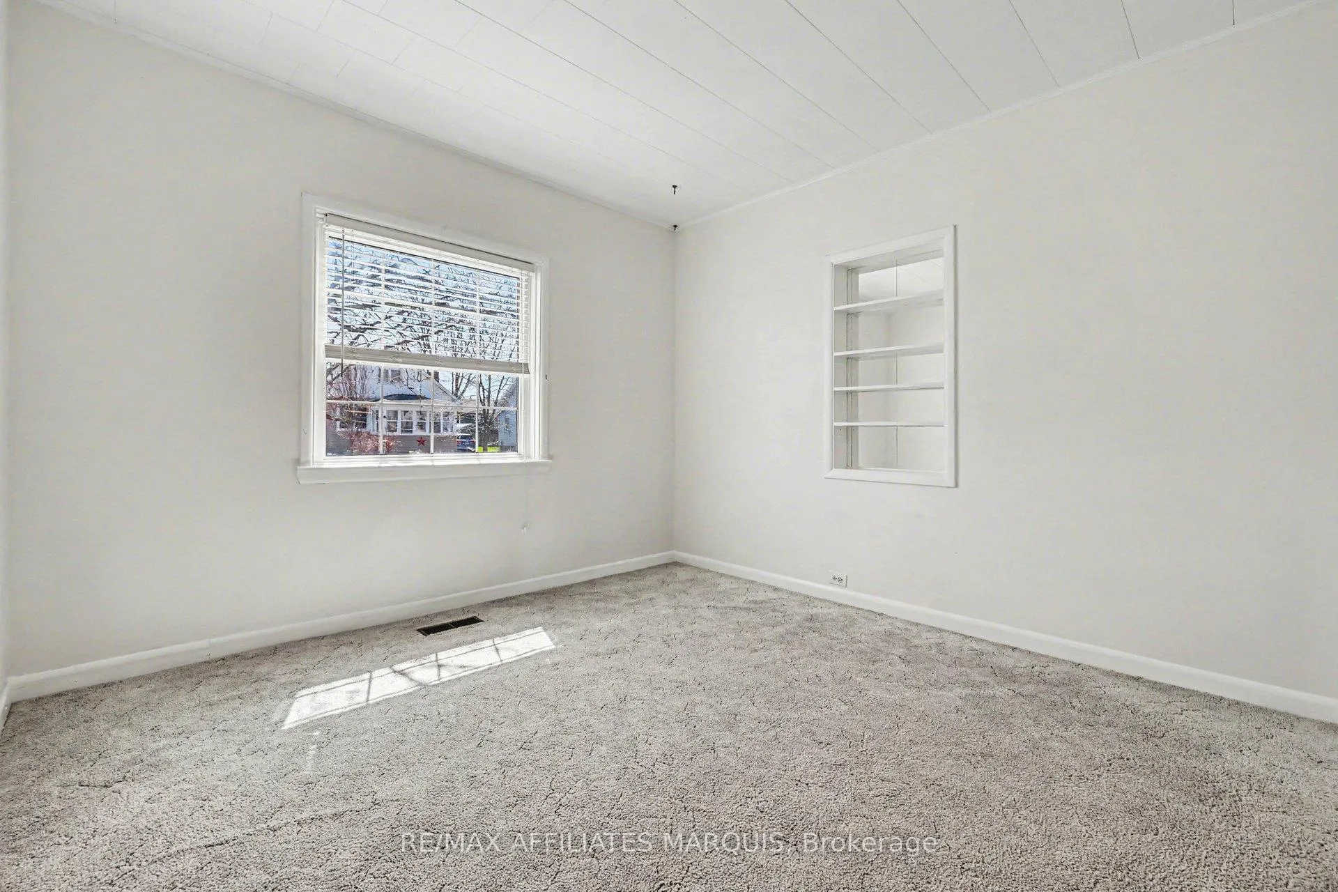 Photo 13 of 44 Cornelia Street E, Smiths Falls — HOMEH
