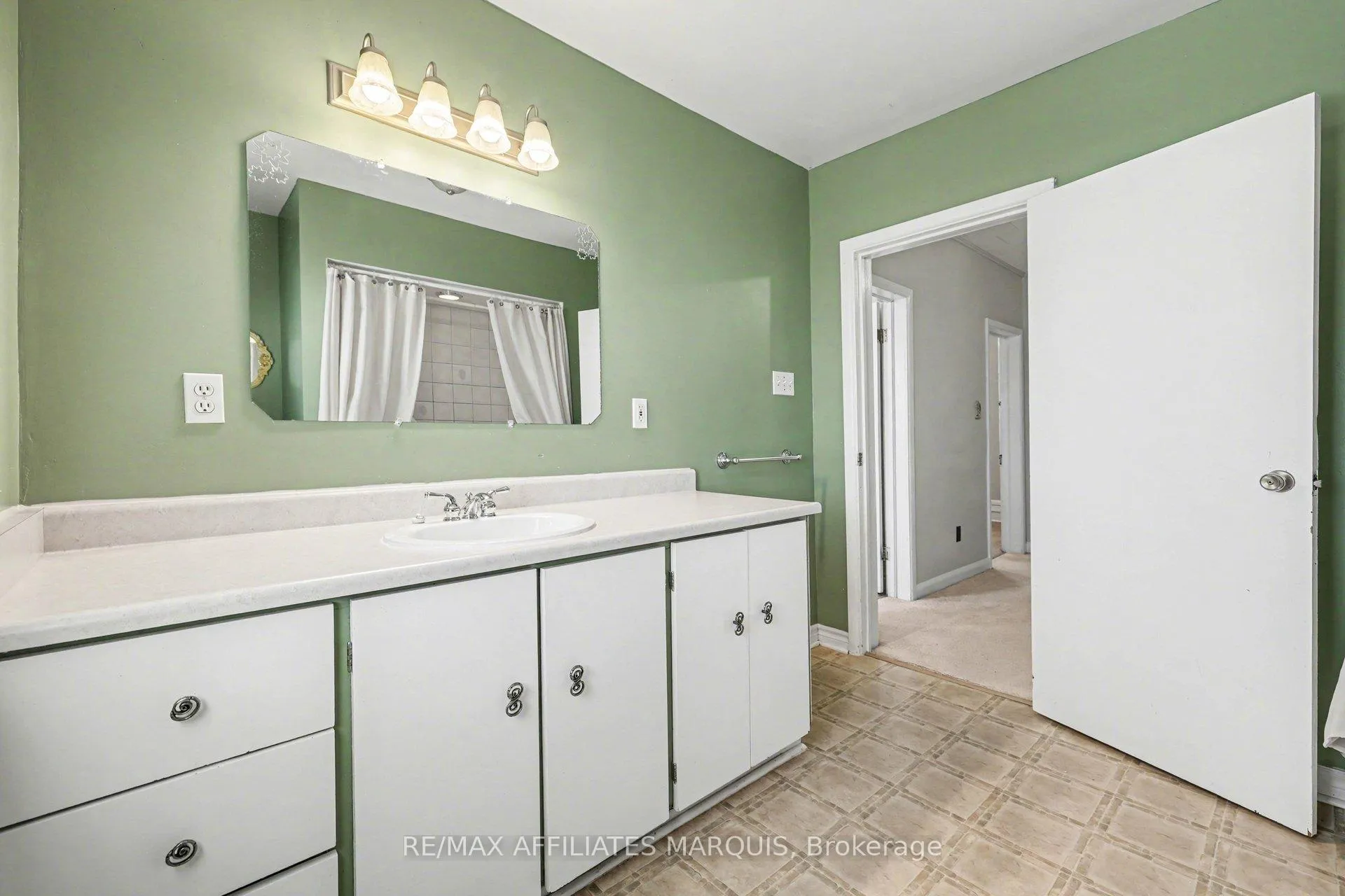 Photo 32 of 44 Cornelia Street E, Smiths Falls — HOMEH
