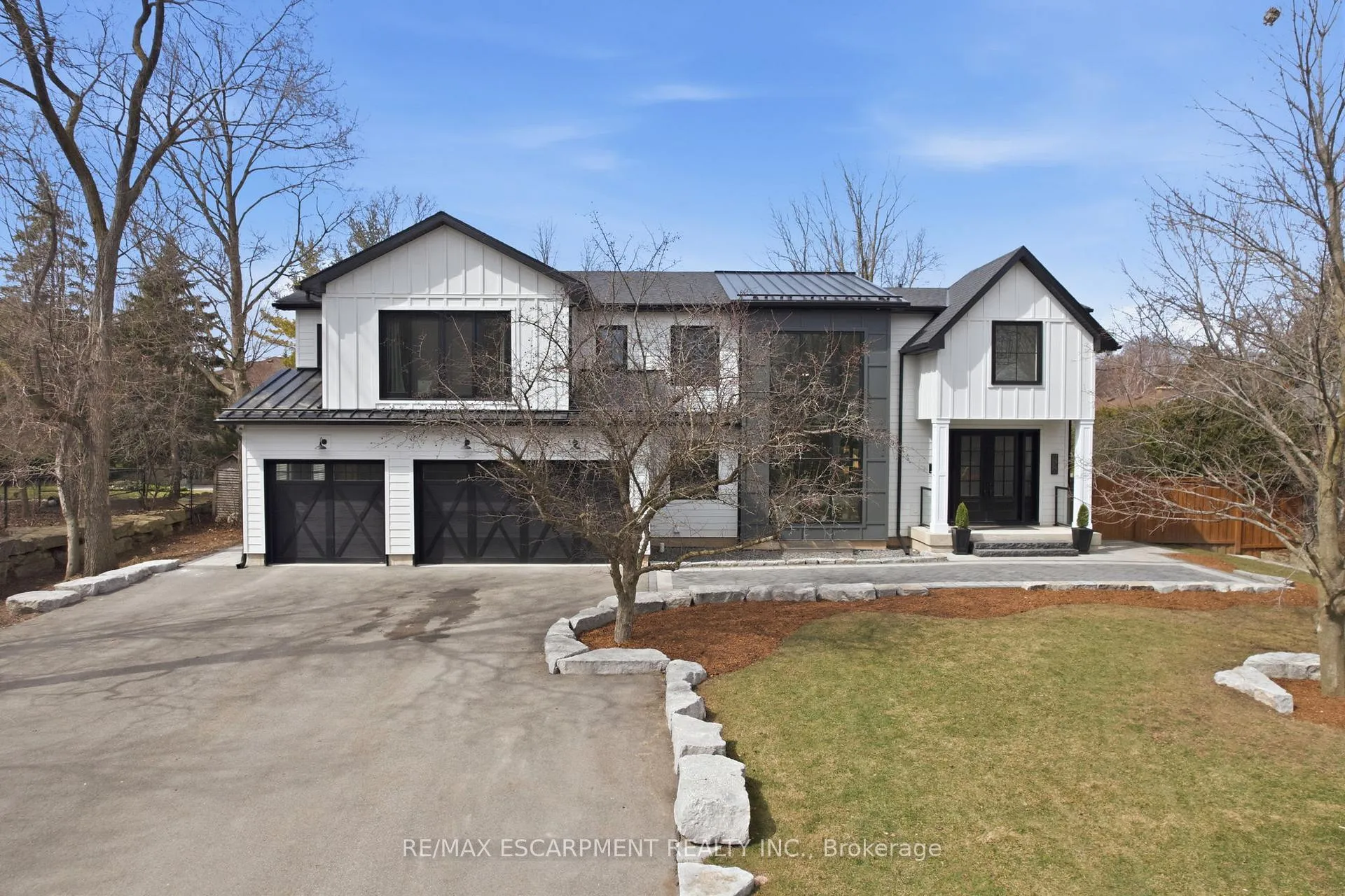 Photo 2 of 136 Rockcliffe Road, Hamilton, Waterdown — HOMEH