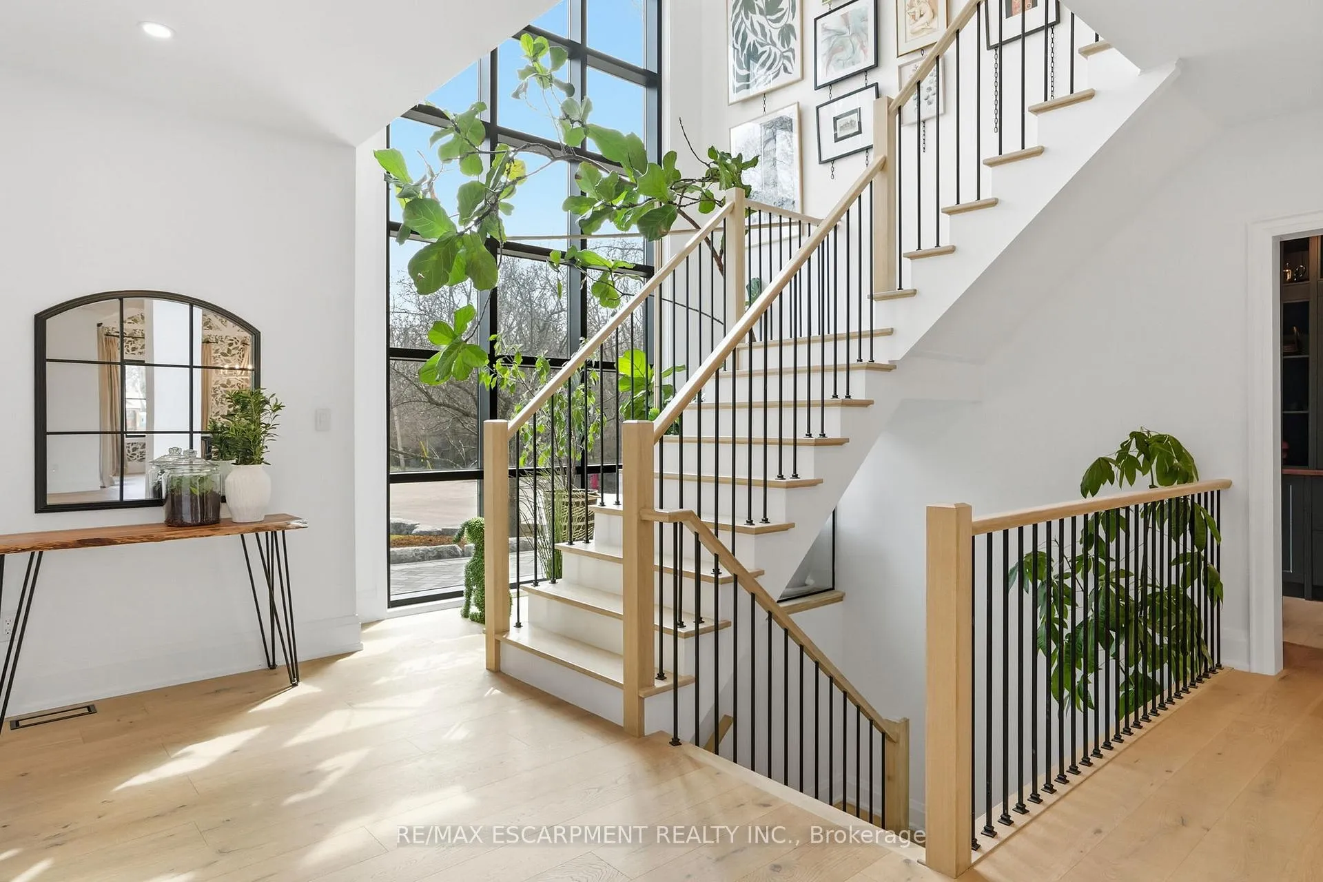 Photo 5 of 136 Rockcliffe Road, Hamilton, Waterdown — HOMEH
