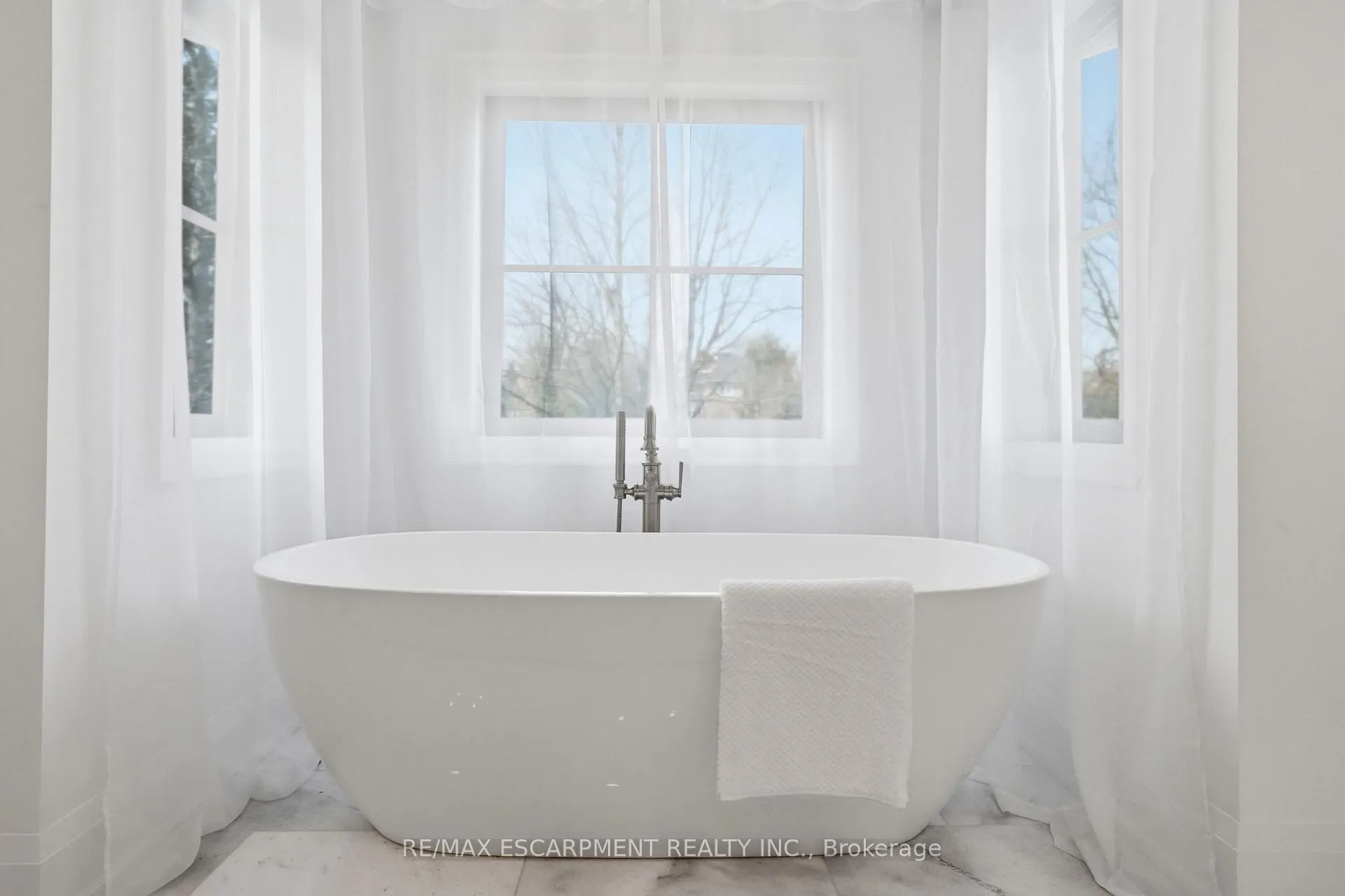 Photo 33 of 136 Rockcliffe Road, Hamilton, Waterdown — HOMEH
