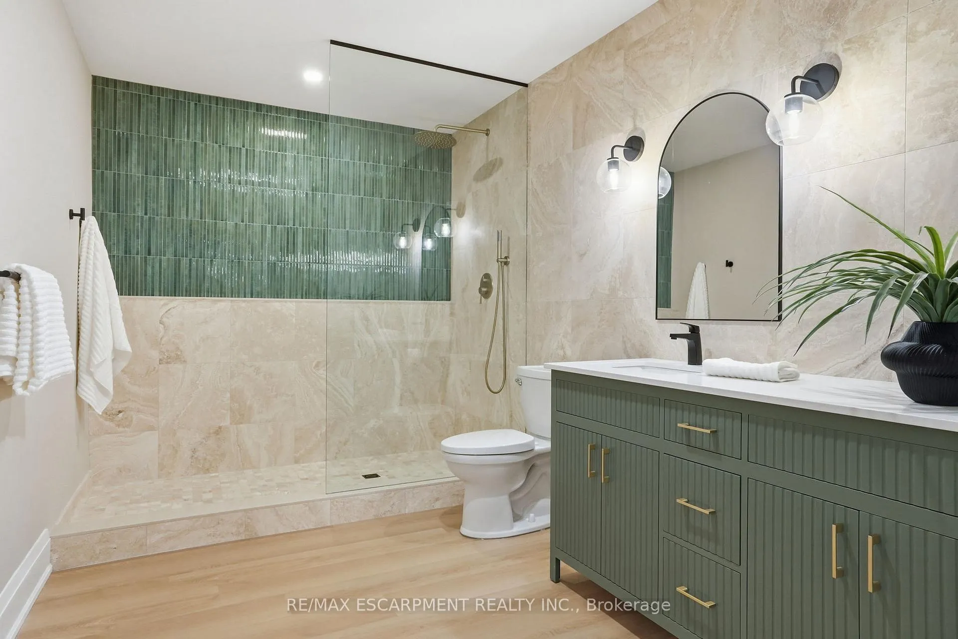 Photo 44 of 136 Rockcliffe Road, Hamilton, Waterdown — HOMEH