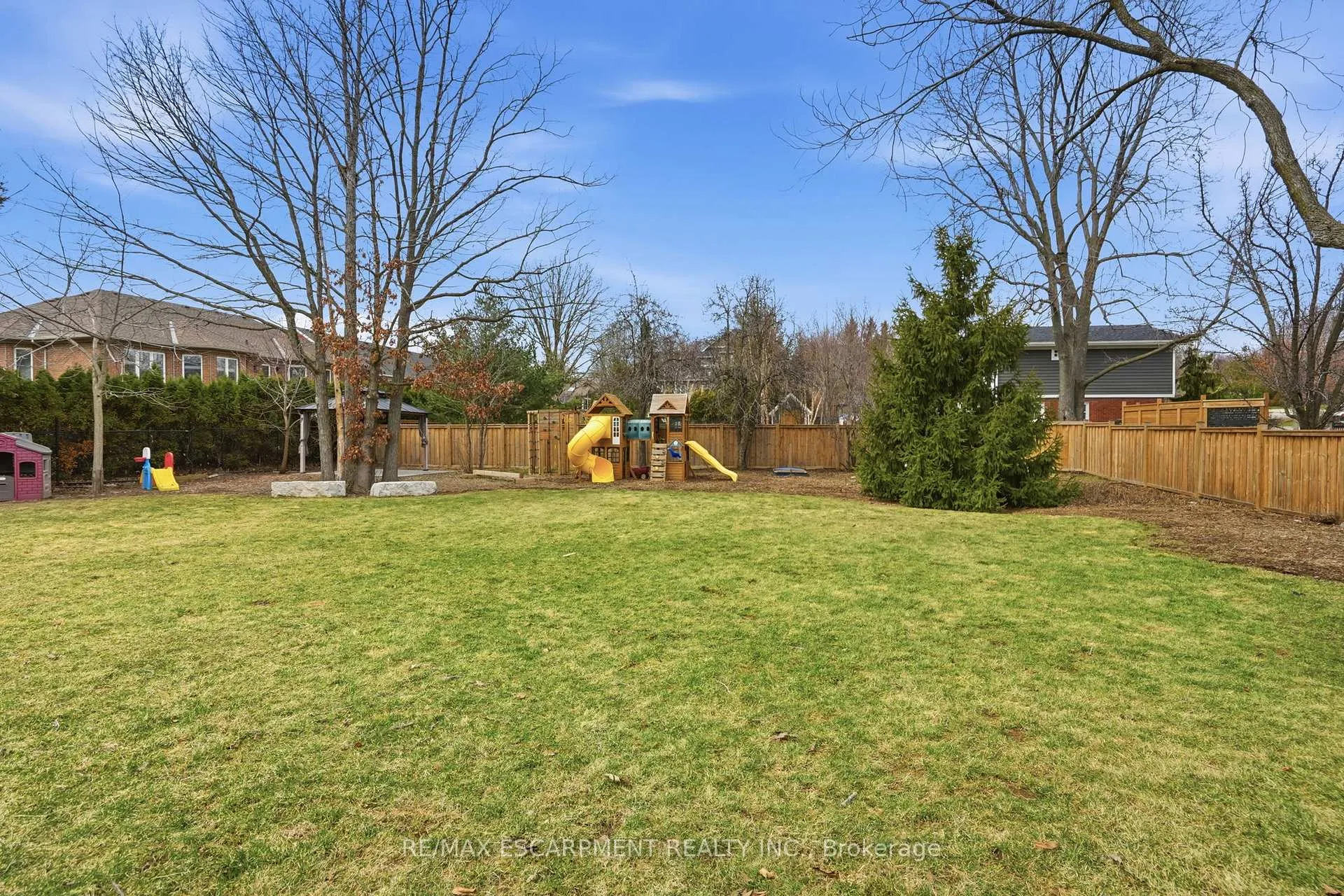 Photo 46 of 136 Rockcliffe Road, Hamilton, Waterdown — HOMEH