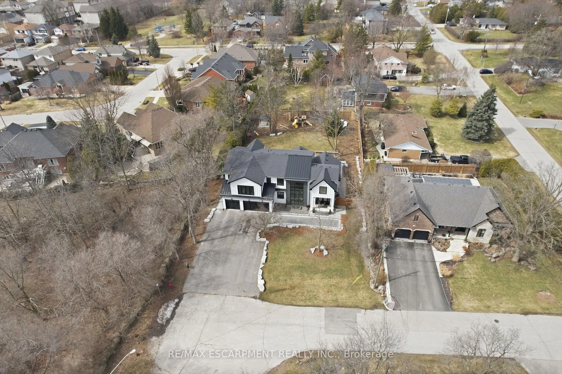 Photo 49 of 136 Rockcliffe Road, Hamilton, Waterdown — HOMEH