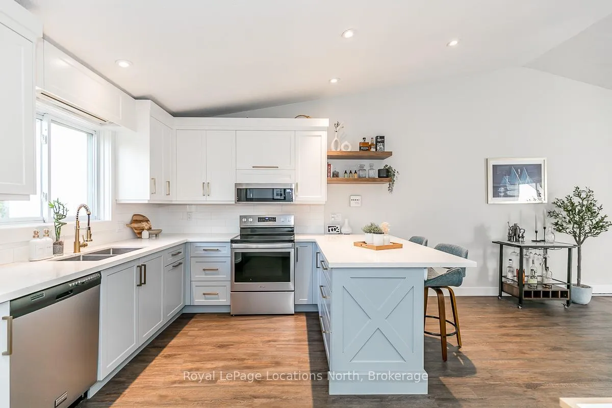 Photo 10 of Unit 415, 14 Dawson Drive, Collingwood — HOMEH