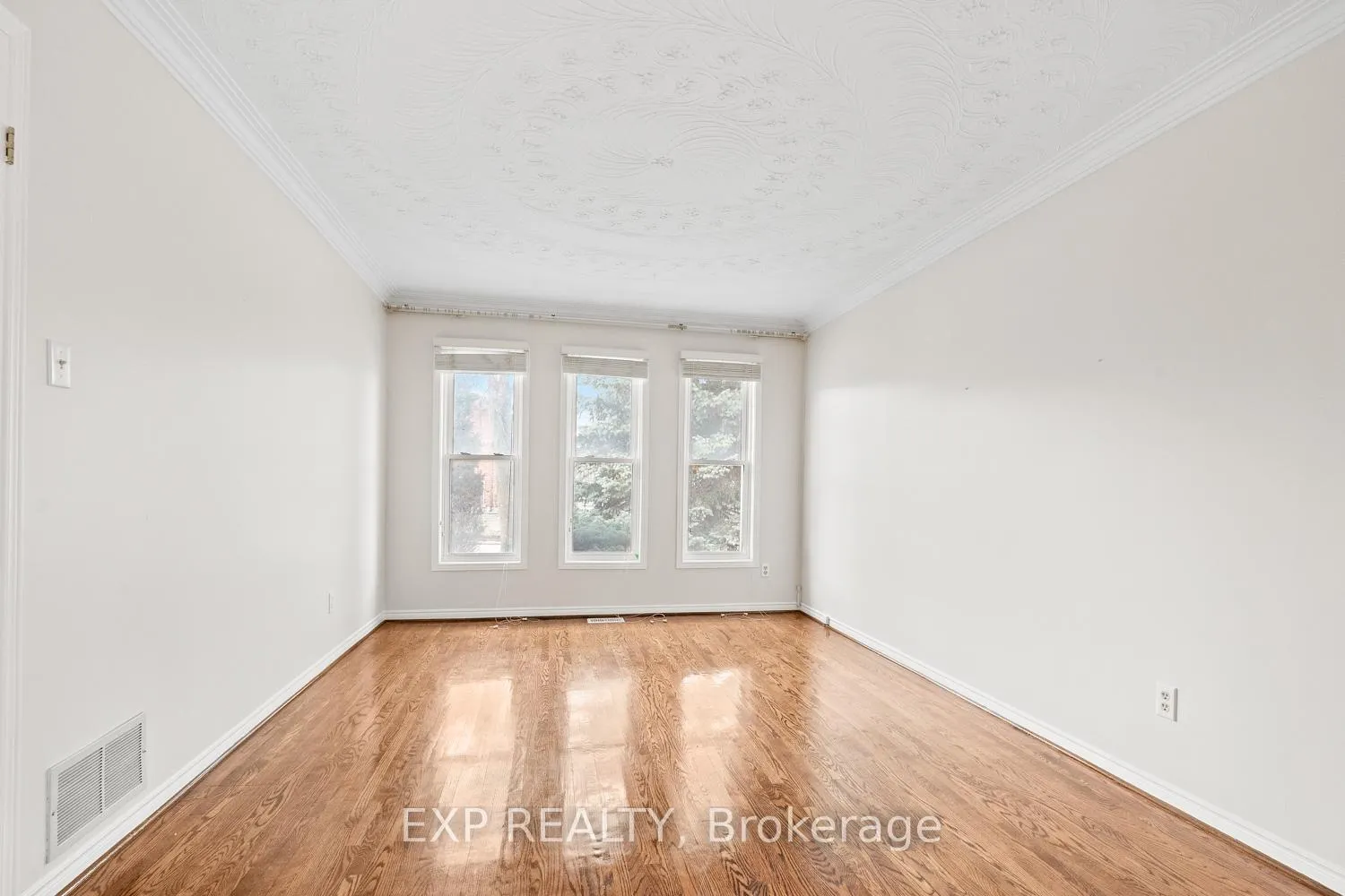 Photo 3 of Unit Main, 61 Dundee Crescent, Markham, Village Green-South Unionville — HOMEH