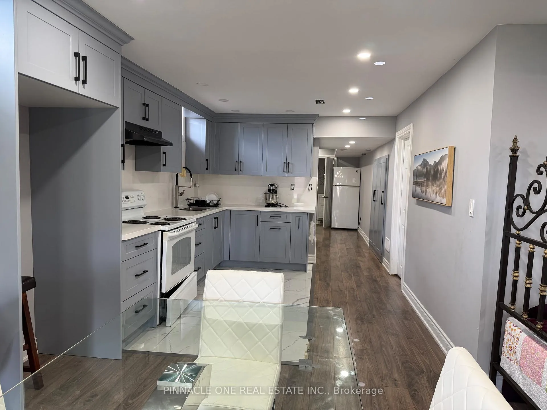 Photo 3 of 23 Purdy Place, Clarington, Bowmanville — HOMEH