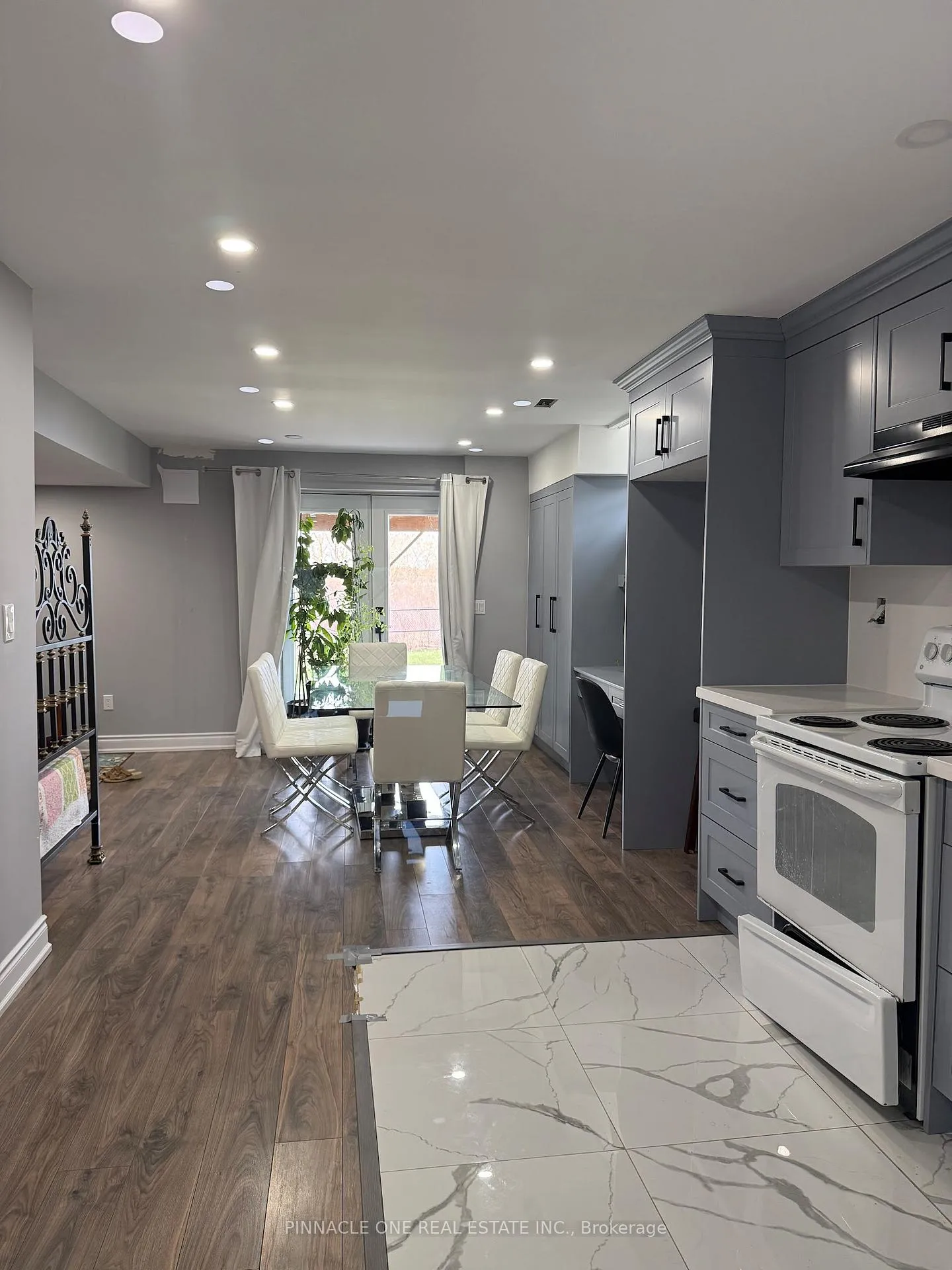 Photo 4 of 23 Purdy Place, Clarington, Bowmanville — HOMEH