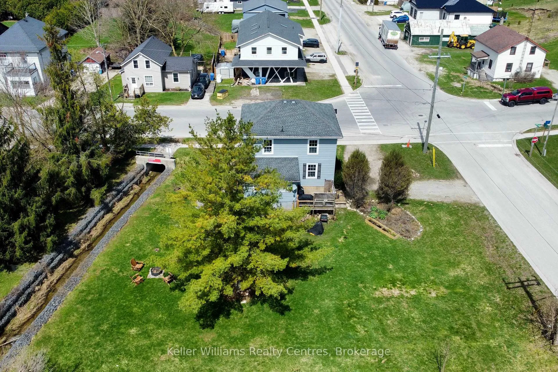Photo 3 of 714 Queen Street, West Grey, Neustadt — HOMEH