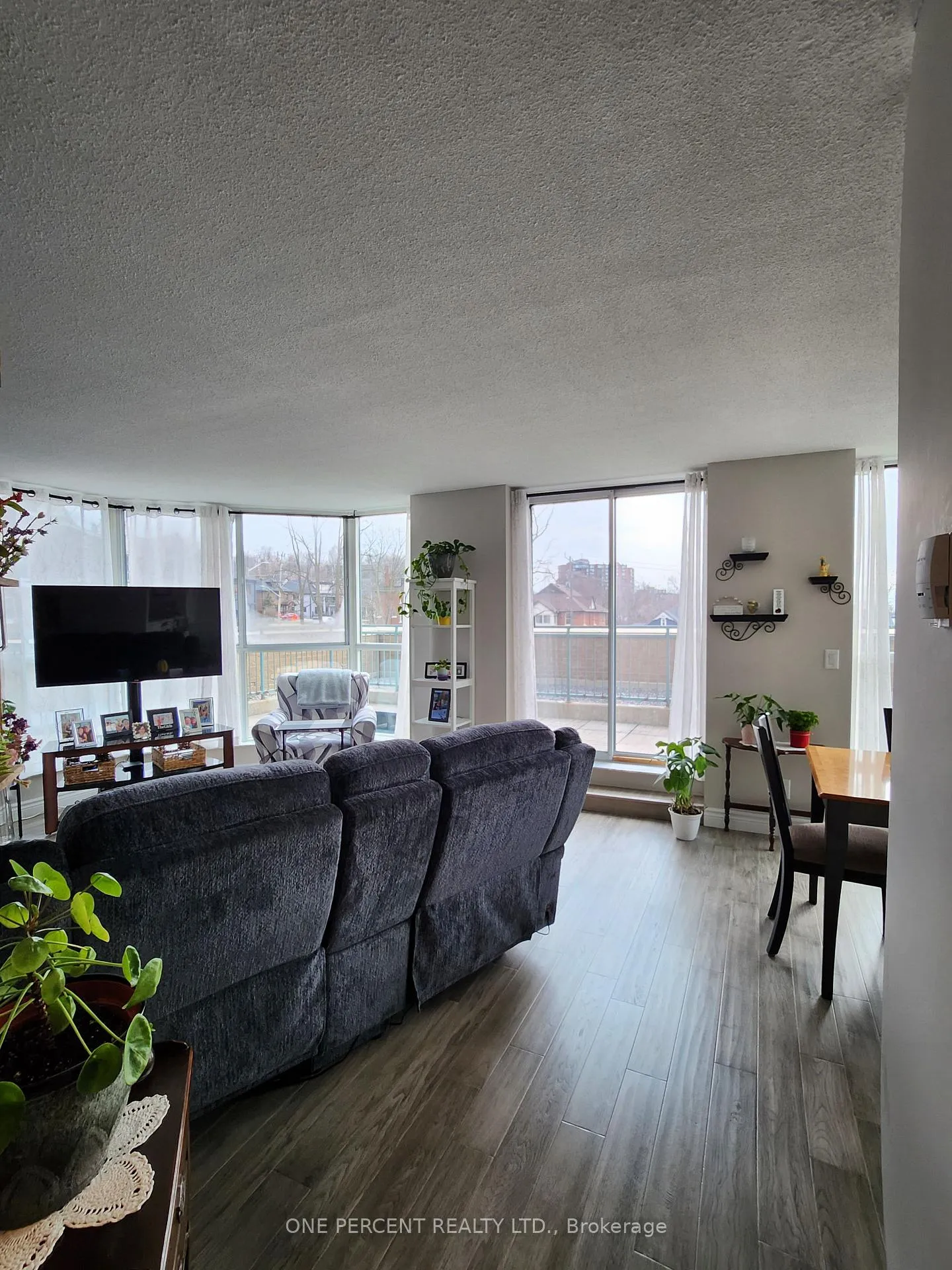 Photo 5 of Unit 311, 150 Dunlop Street E, Barrie, City Centre — HOMEH