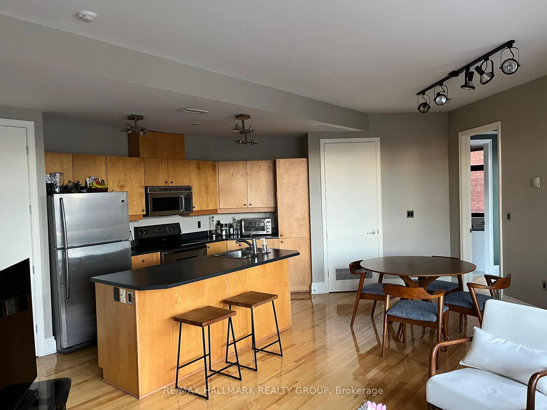 Photo 3 of Unit 208, 260 Besserer Street, Ottawa, Sandy Hill — HOMEH