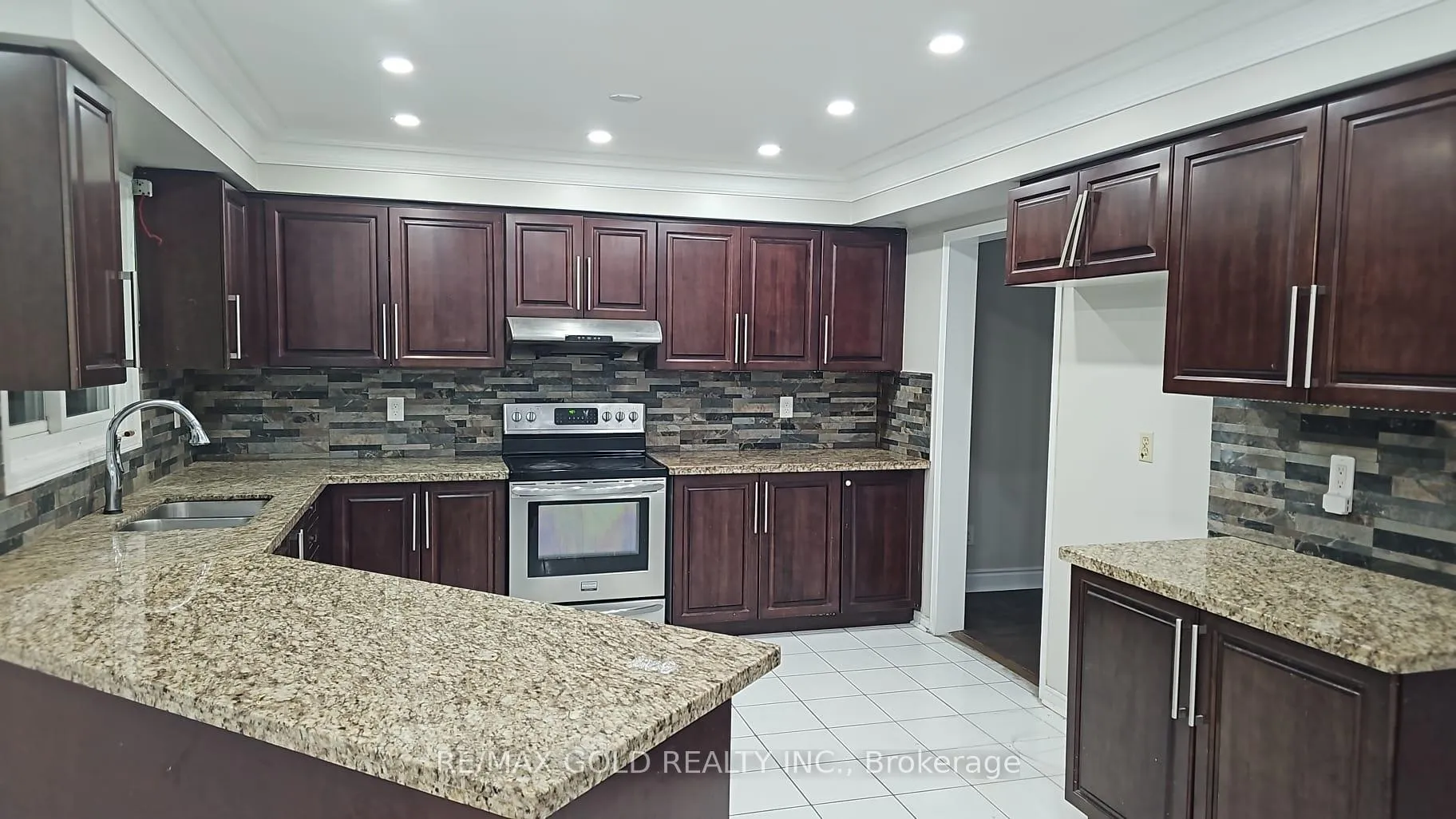 Photo 3 of 45 Livingston Drive, Caledon, Rural Caledon — HOMEH
