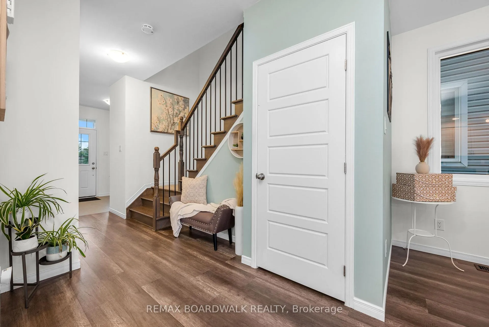 Photo 4 of 302 Haliburton Heights, Ottawa, Kanata - Emerald Meadows/Trailwest — HOMEH