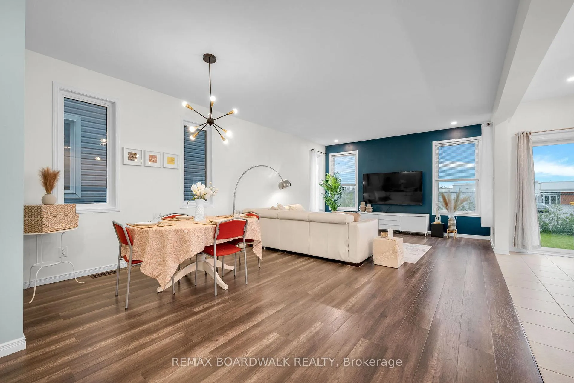 Photo 5 of 302 Haliburton Heights, Ottawa, Kanata - Emerald Meadows/Trailwest — HOMEH