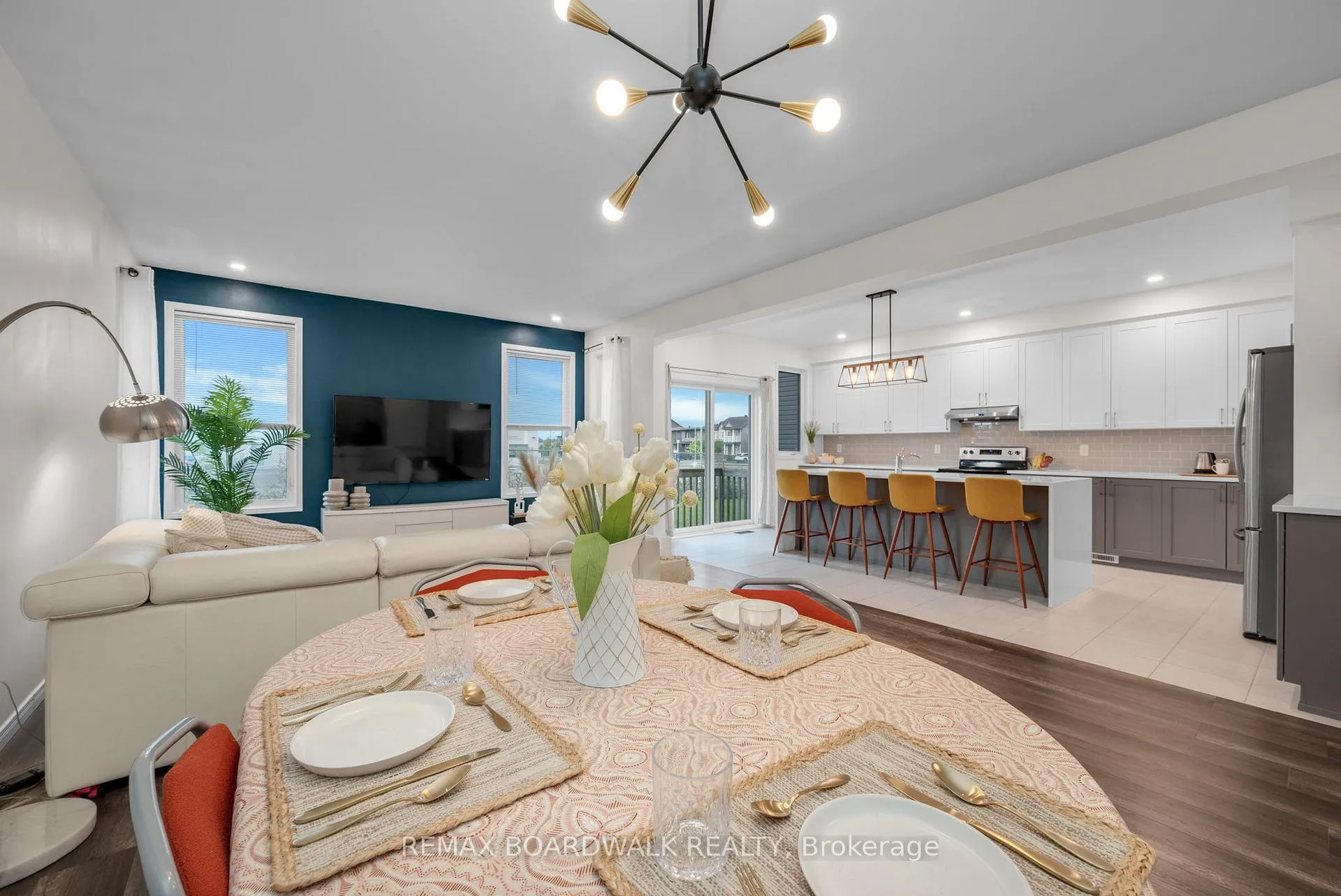Photo 8 of 302 Haliburton Heights, Ottawa, Kanata - Emerald Meadows/Trailwest — HOMEH