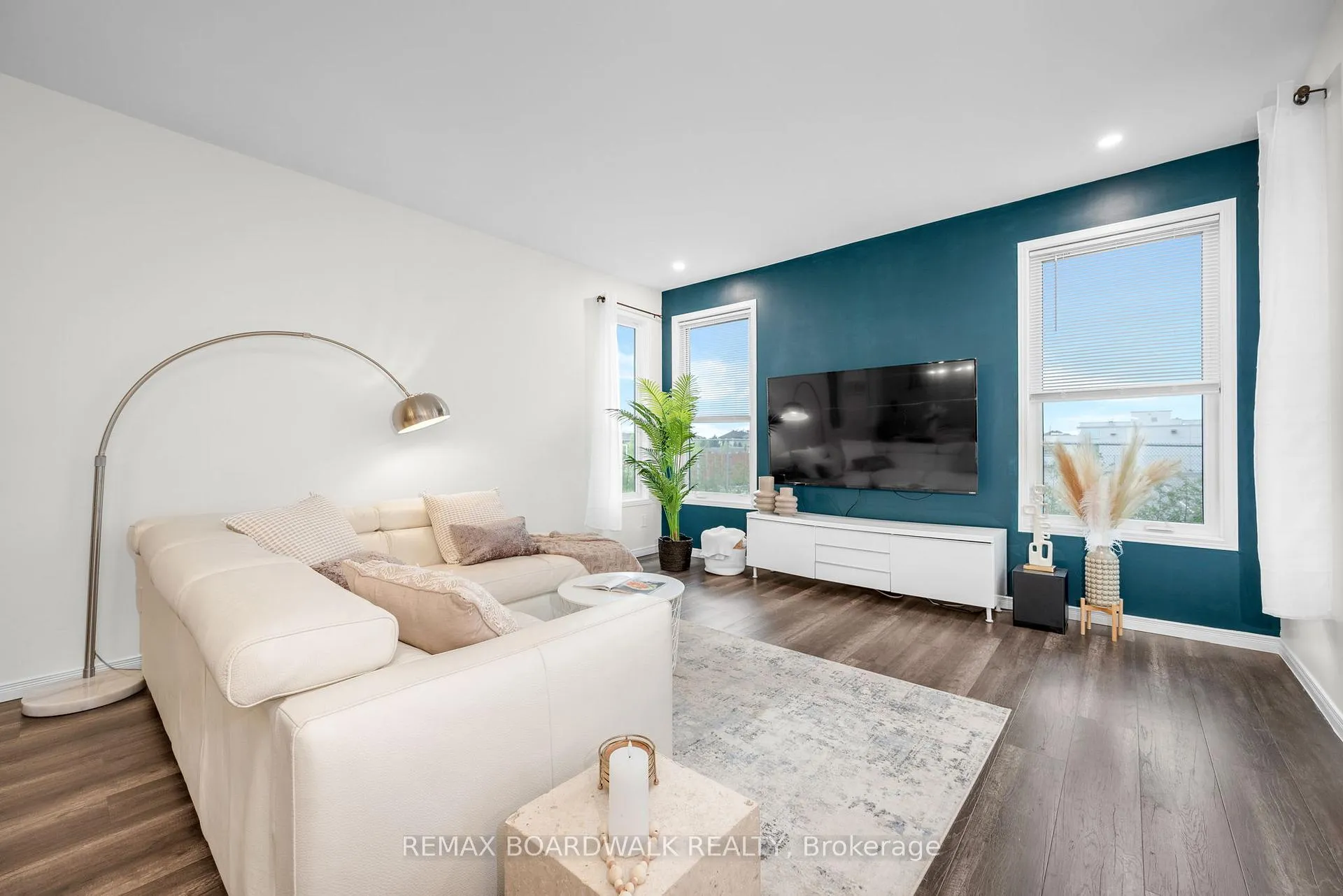 Photo 13 of 302 Haliburton Heights, Ottawa, Kanata - Emerald Meadows/Trailwest — HOMEH