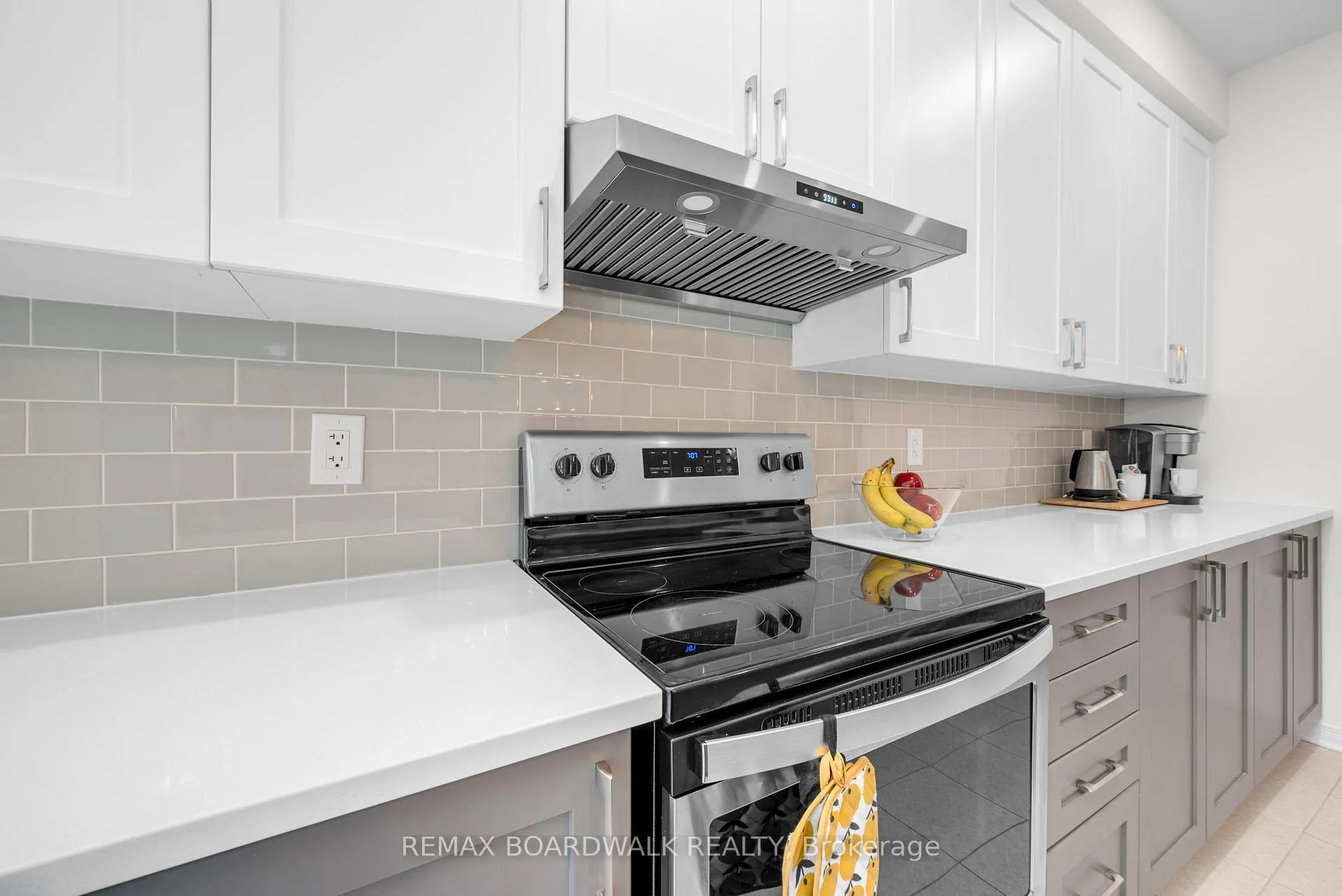Photo 22 of 302 Haliburton Heights, Ottawa, Kanata - Emerald Meadows/Trailwest — HOMEH