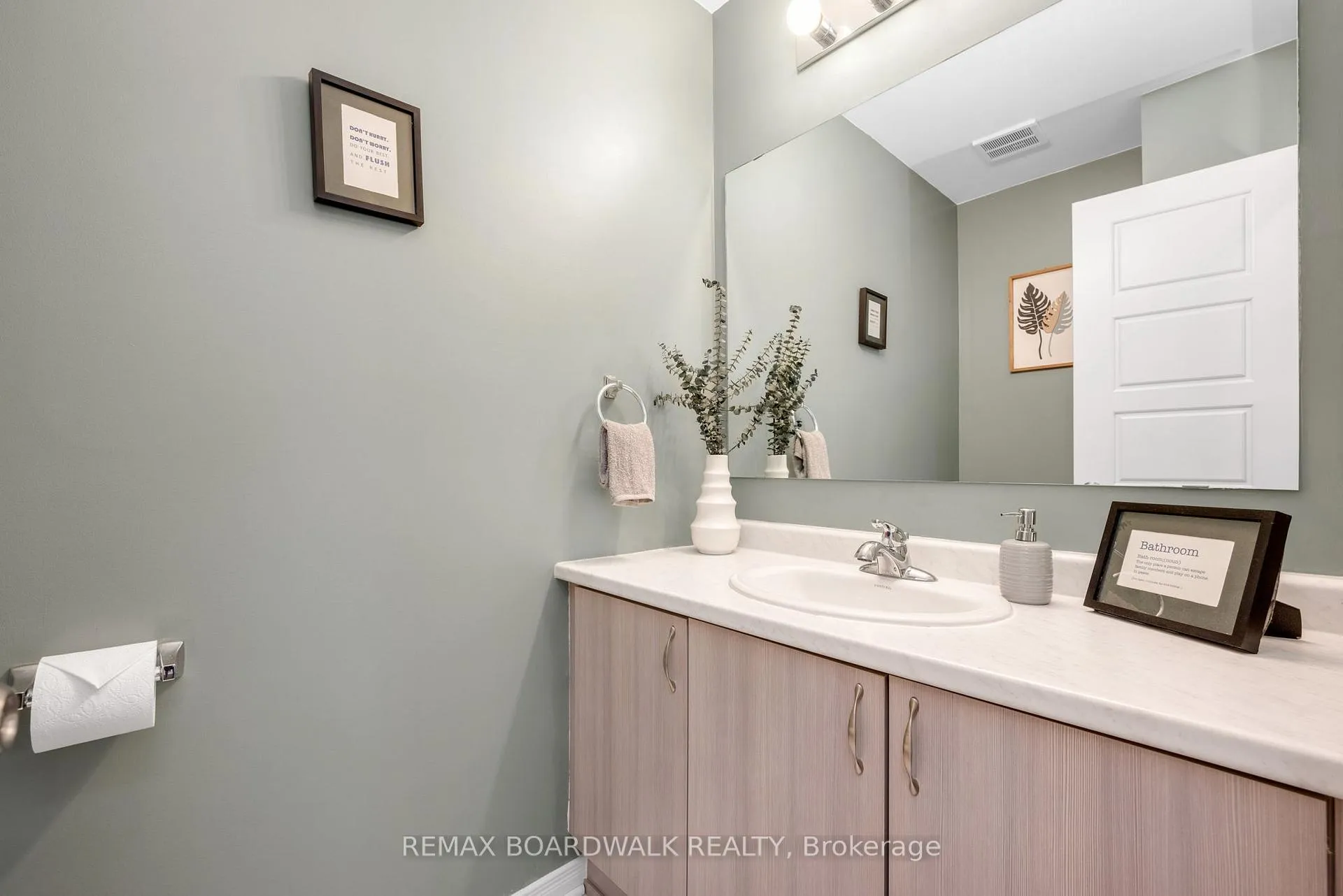 Photo 28 of 302 Haliburton Heights, Ottawa, Kanata - Emerald Meadows/Trailwest — HOMEH