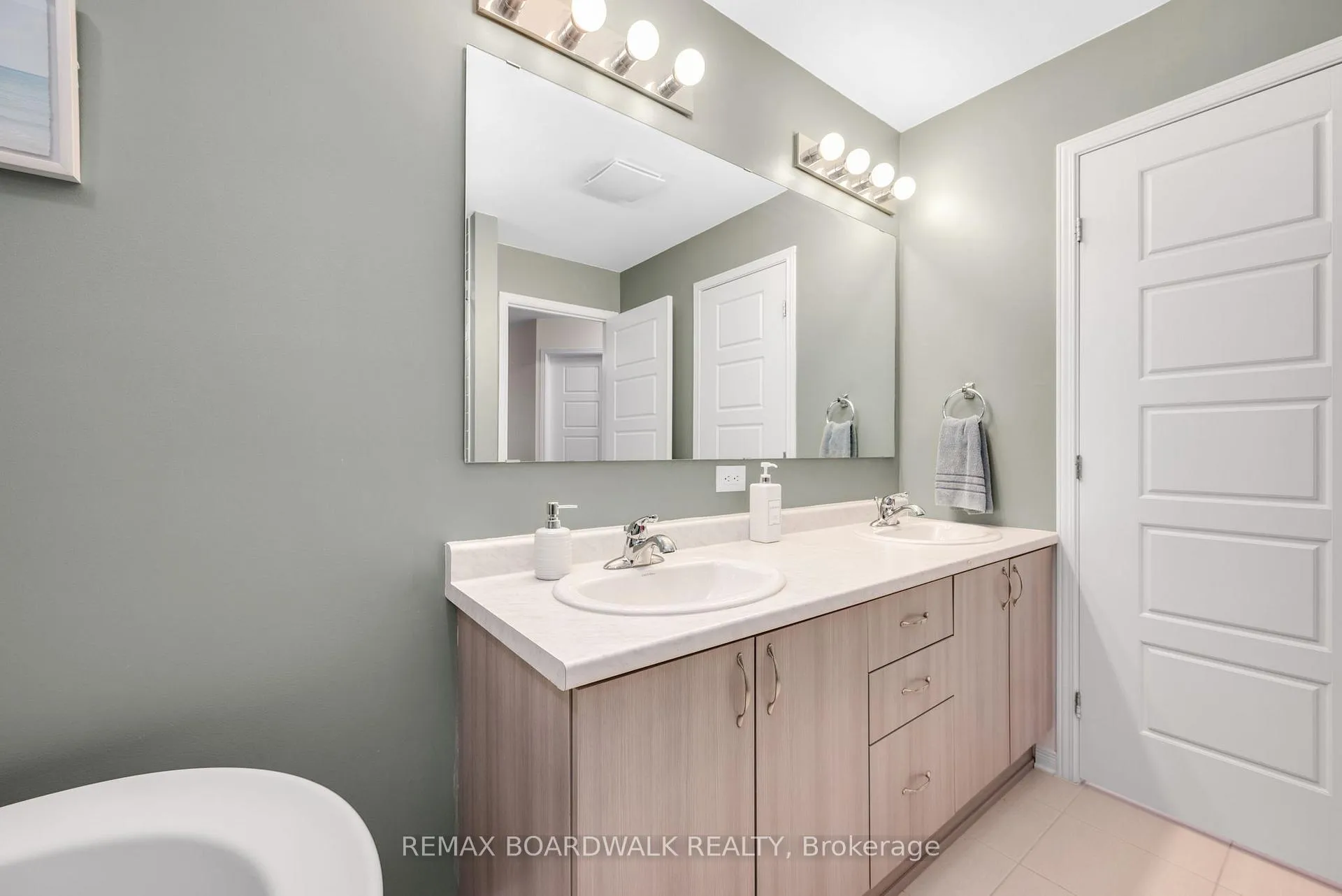 Photo 38 of 302 Haliburton Heights, Ottawa, Kanata - Emerald Meadows/Trailwest — HOMEH
