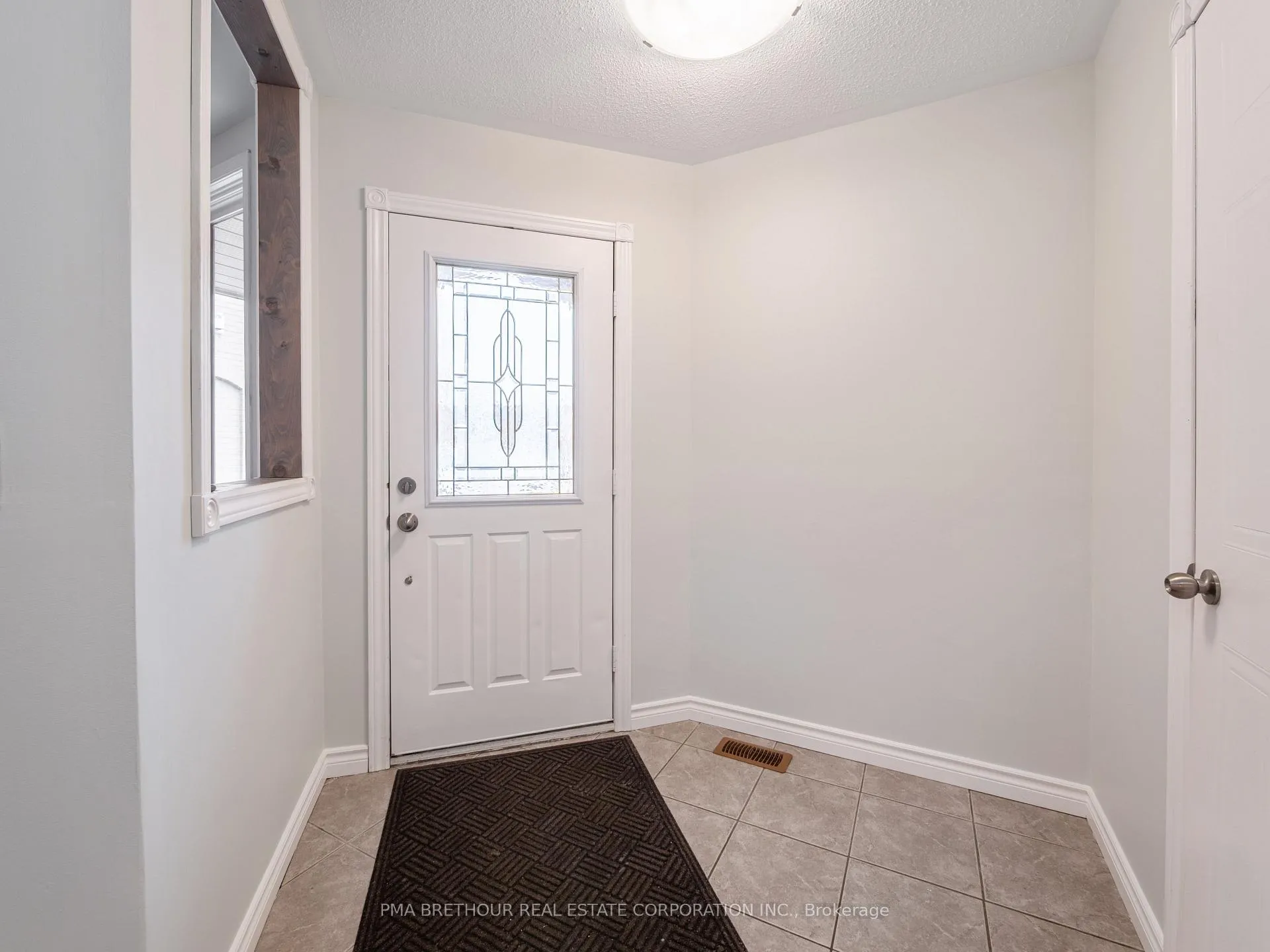 Photo 4 of 110 White Pine Crescent, Pickering, Highbush — HOMEH