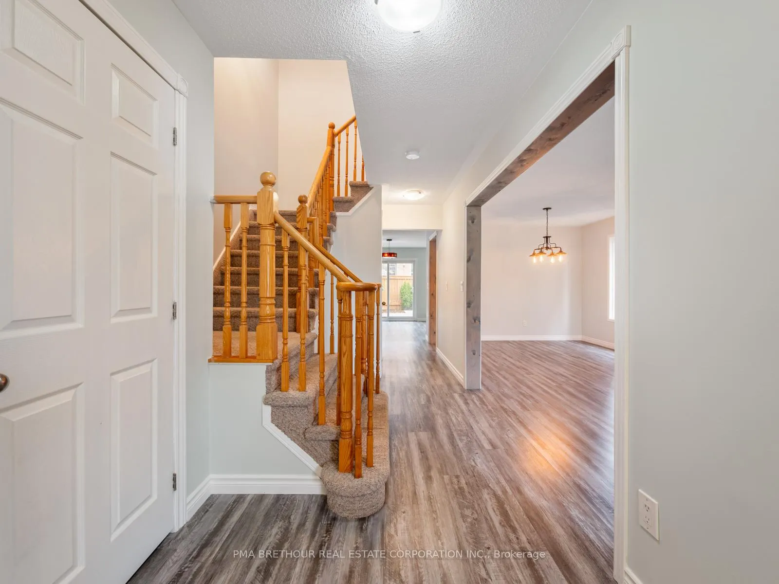 Photo 5 of 110 White Pine Crescent, Pickering, Highbush — HOMEH