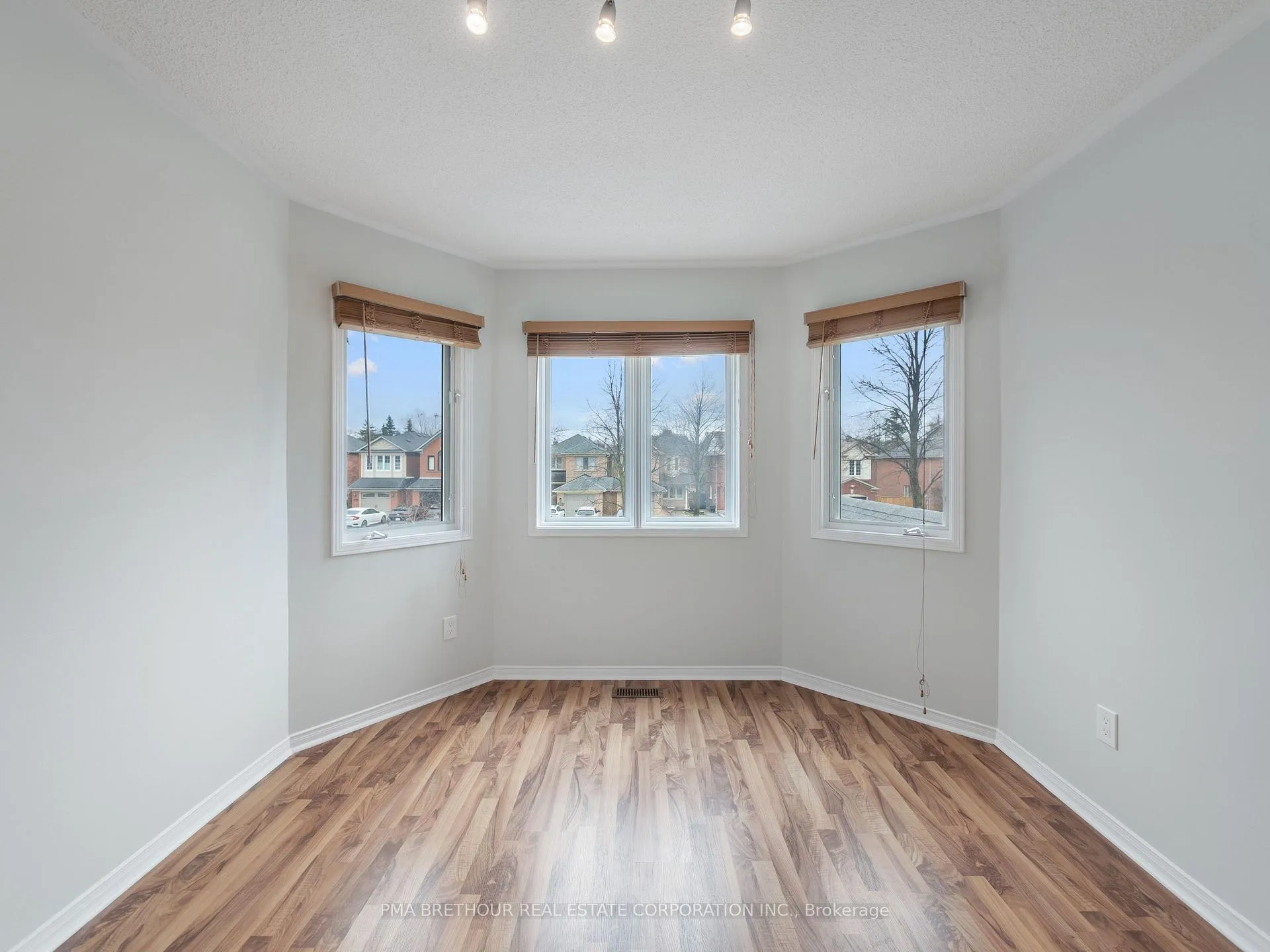 Photo 19 of 110 White Pine Crescent, Pickering, Highbush — HOMEH