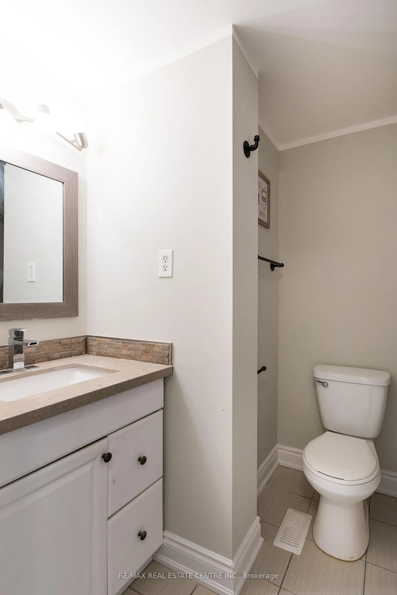 Photo 17 of Unit 3, 85 Albright Road, Hamilton, Vincent — HOMEH