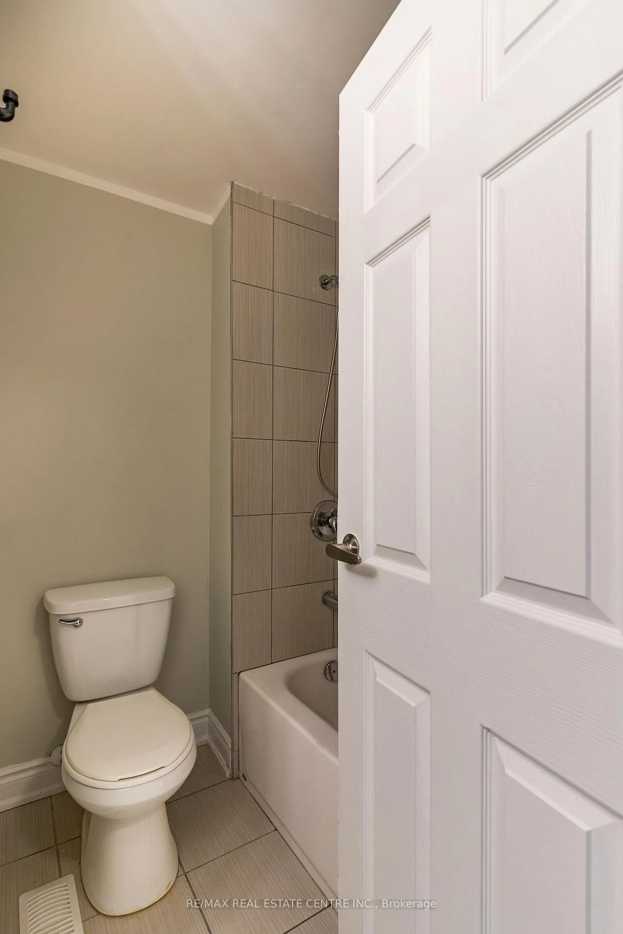Photo 18 of Unit 3, 85 Albright Road, Hamilton, Vincent — HOMEH